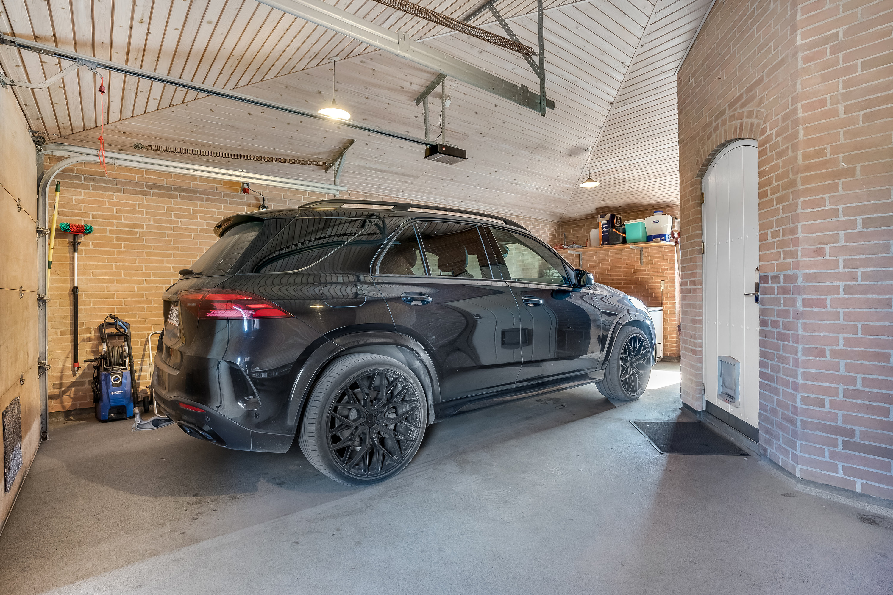 Fremhævet garage billede i fuldskærmstilstand. Billede af Vilhelmsborgvej 104, Møborg, 7660 Bækmarksbro
