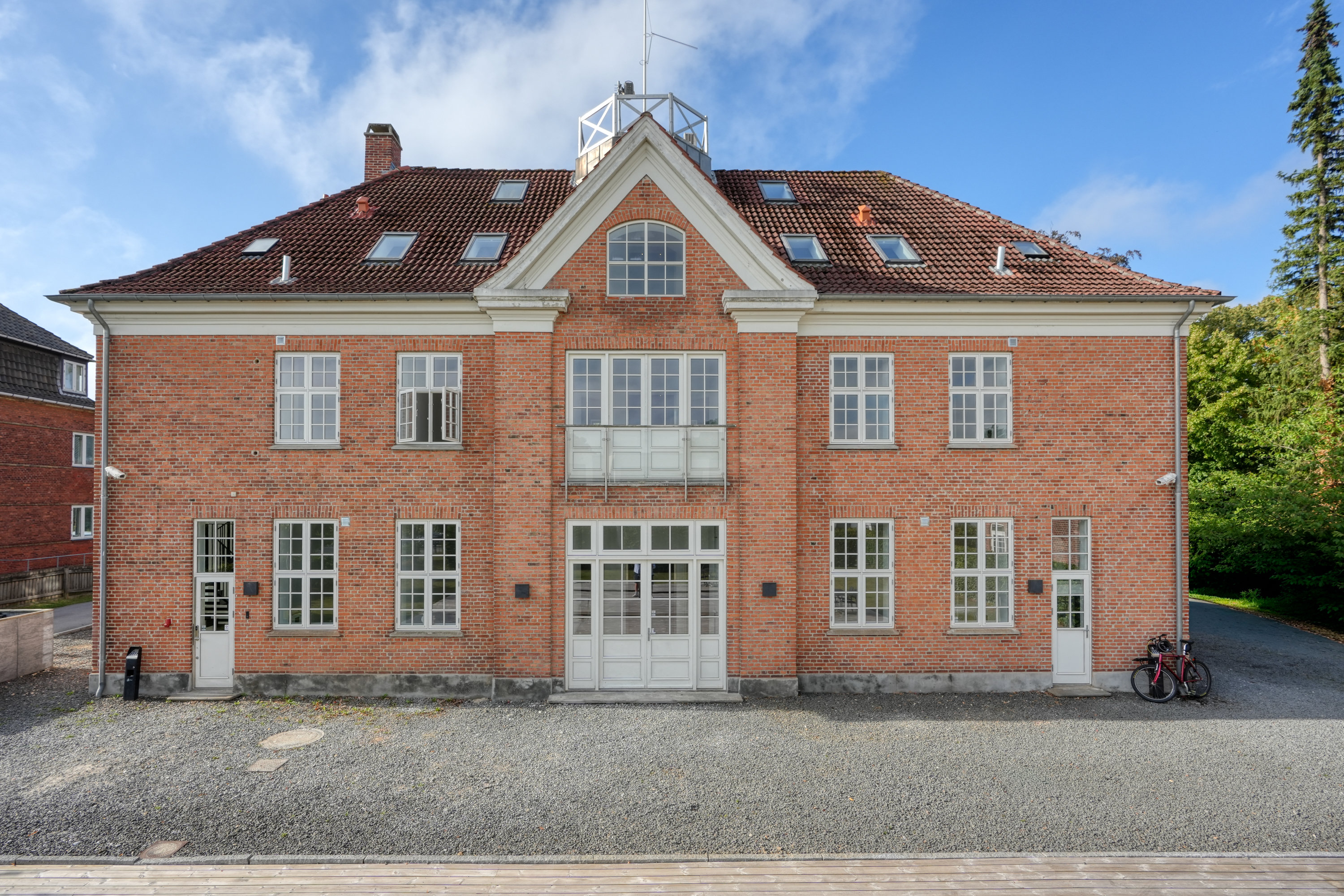 Fremhævet facade billede i fuldskærmstilstand. Billede af Kildegårdsvej 20, 2. tv., 2900 Hellerup