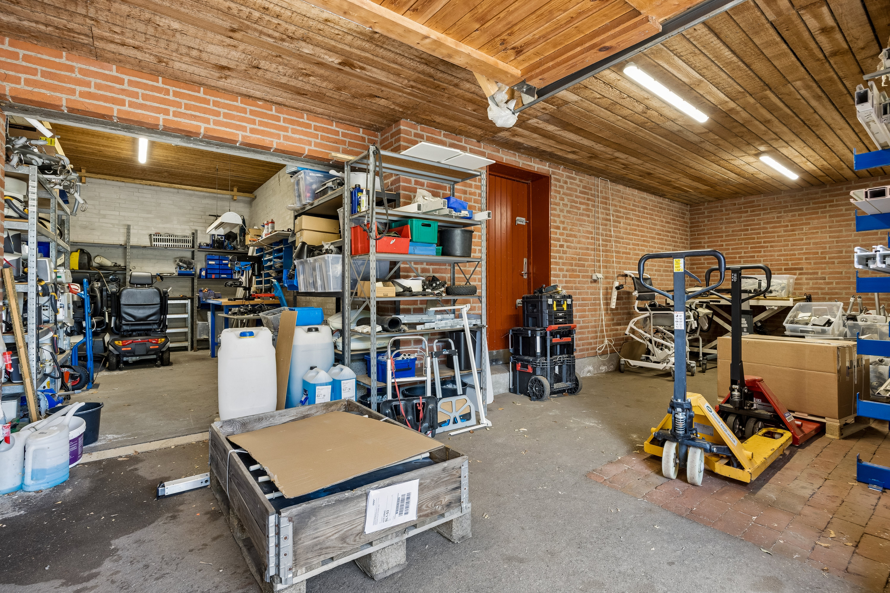 Fremhævet garage billede i fuldskærmstilstand. Billede af Tingvej 2A + 4, 4270 Høng