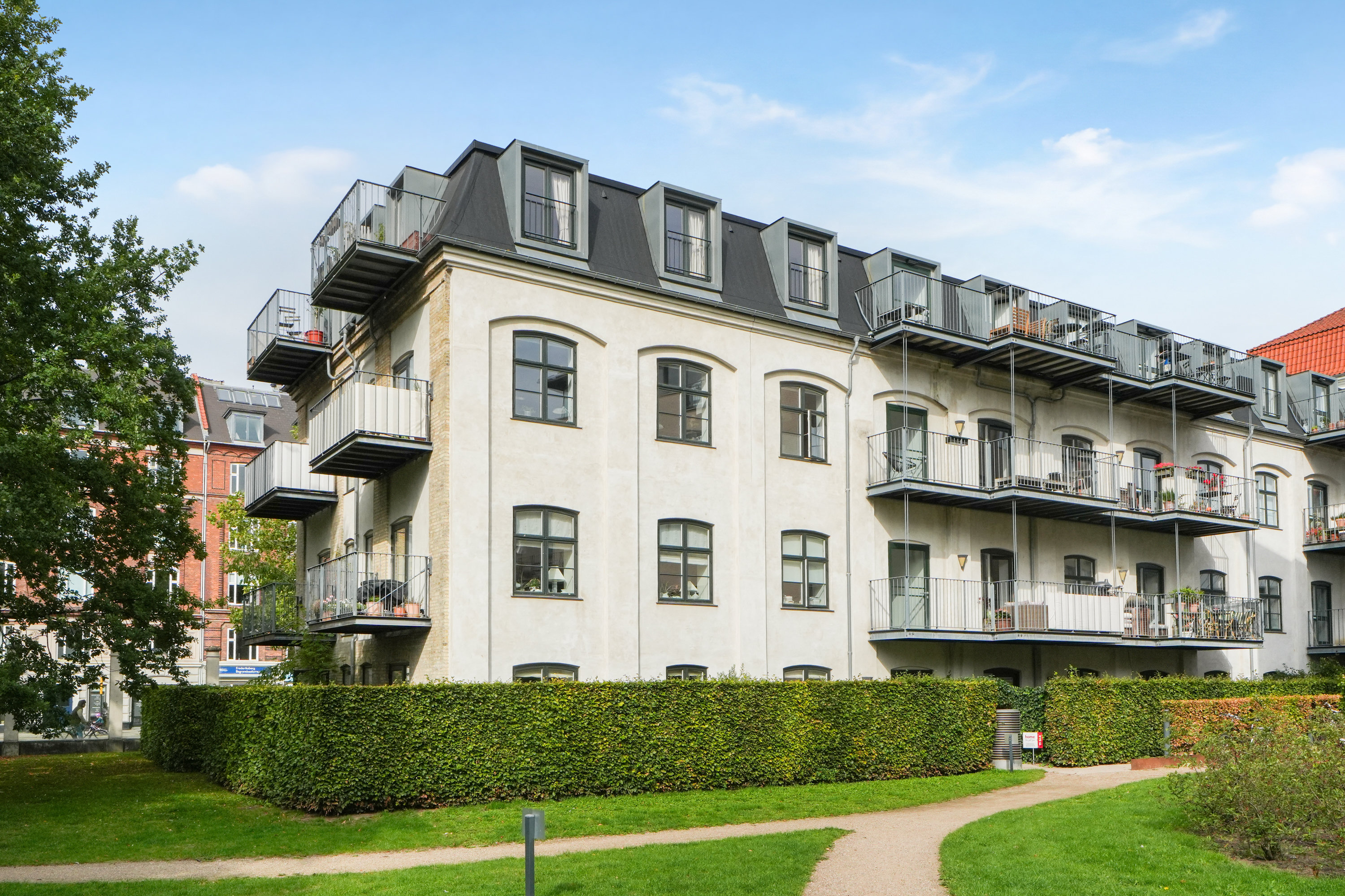 Fremhævet gårdmiljø billede i fuldskærmstilstand. Billede af Porcelænshaven 2F, 1. 1., 2000 Frederiksberg