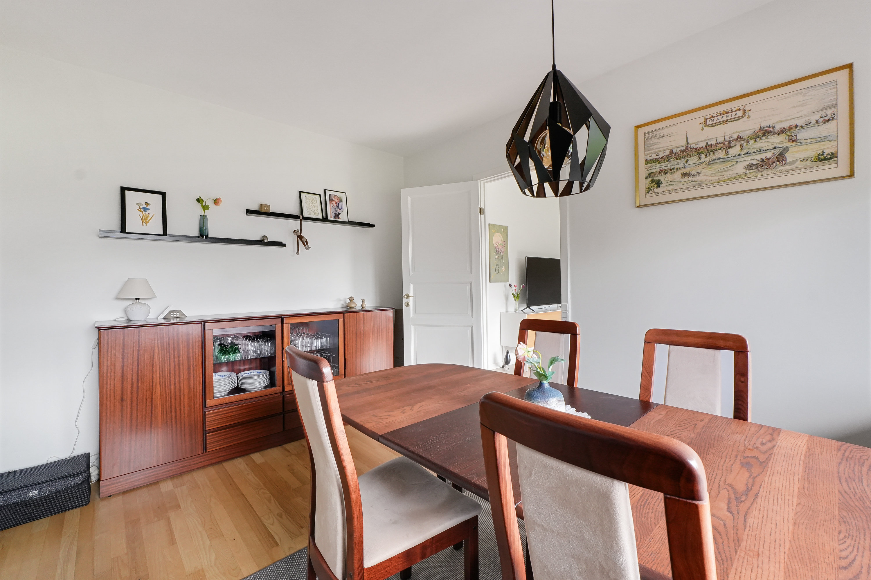 Fremhævet stue billede i fuldskærmstilstand. Billede af Klokkerhaven 2F, st. th., 2750 Ballerup