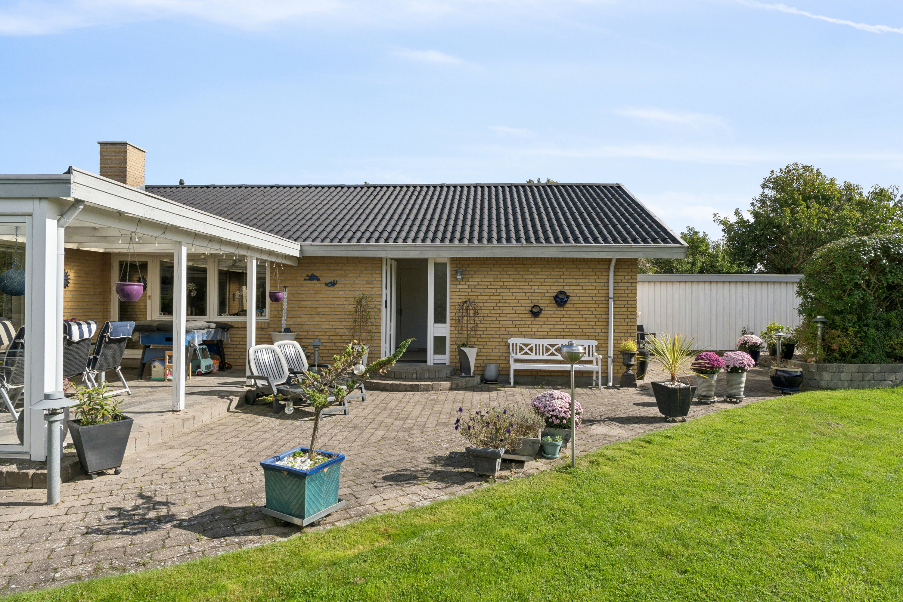 Miniaturebillede 1: set fra haven. Billede af Bøgehaven 3, 2980 Kokkedal