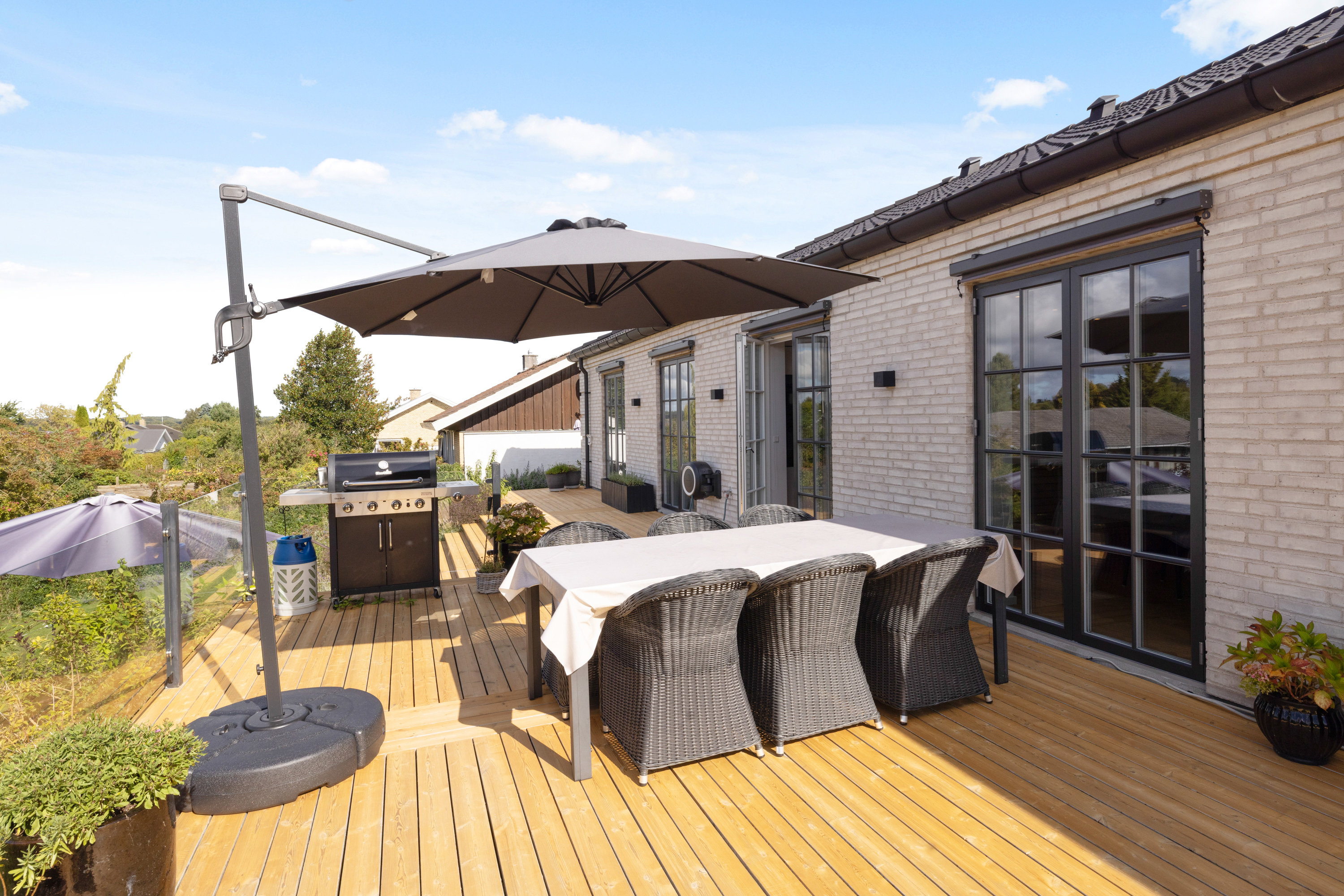 Fremhævet terrasse billede i fuldskærmstilstand. Billede af Stenhøjgårdsvej 19, 3460 Birkerød