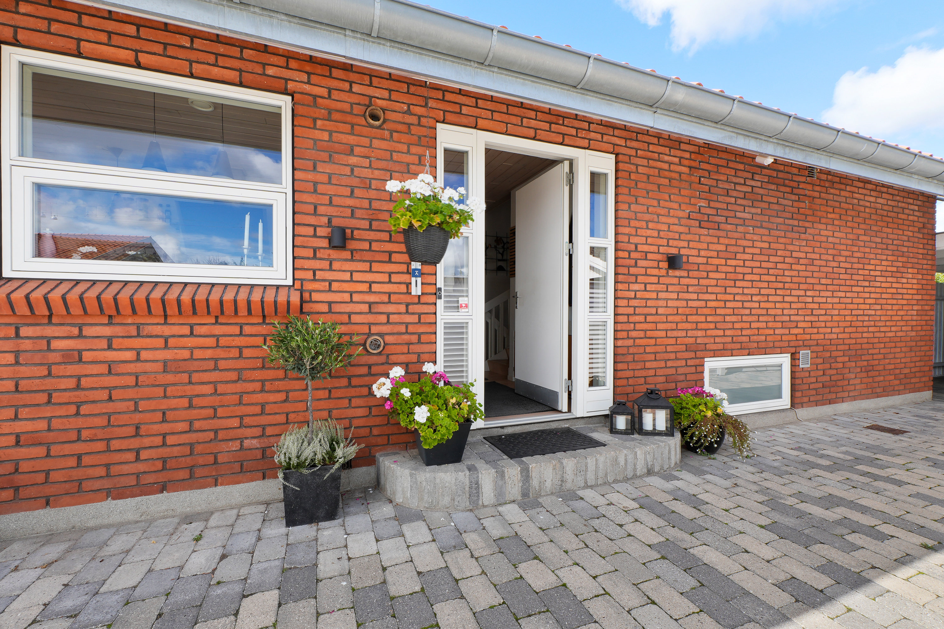 Fremhævet facade billede i fuldskærmstilstand. Billede af Ærtebjergvej 11, 2650 Hvidovre