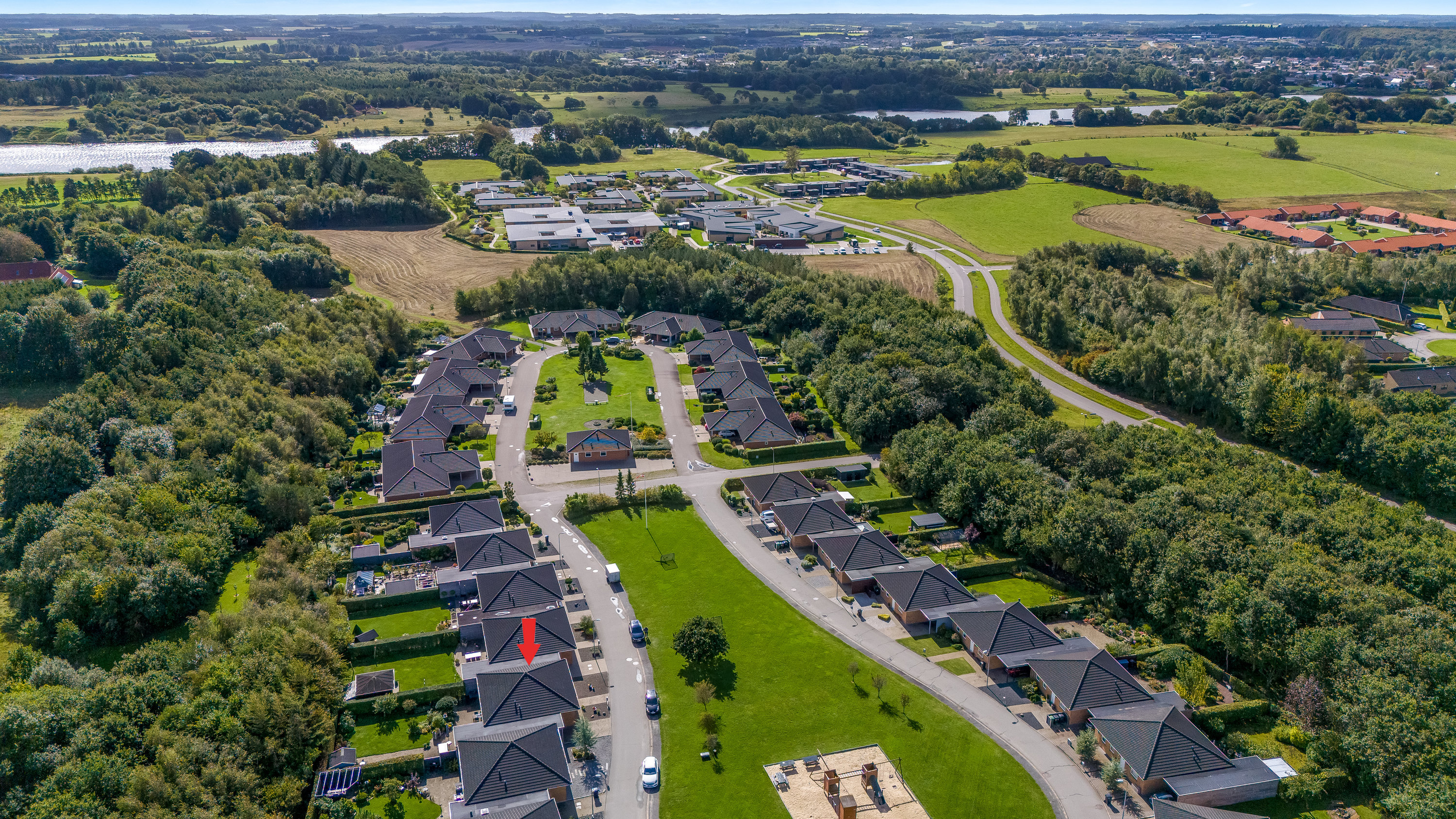 Fremhævet luftfoto billede i fuldskærmstilstand. Billede af Skovstjernen 31, Mejrup, 7500 Holstebro