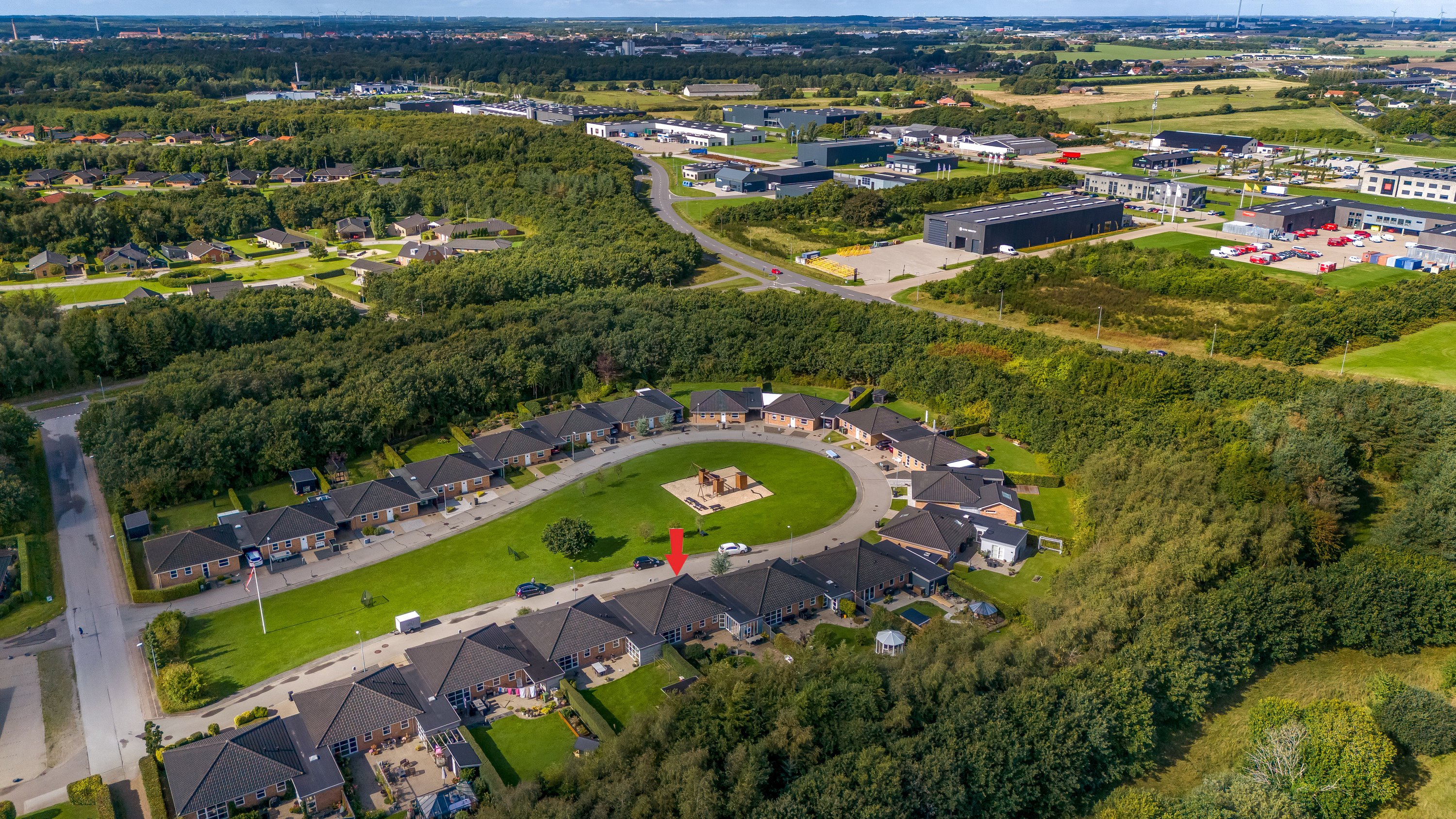 Fremhævet luftfoto billede i fuldskærmstilstand. Billede af Skovstjernen 31, Mejrup, 7500 Holstebro