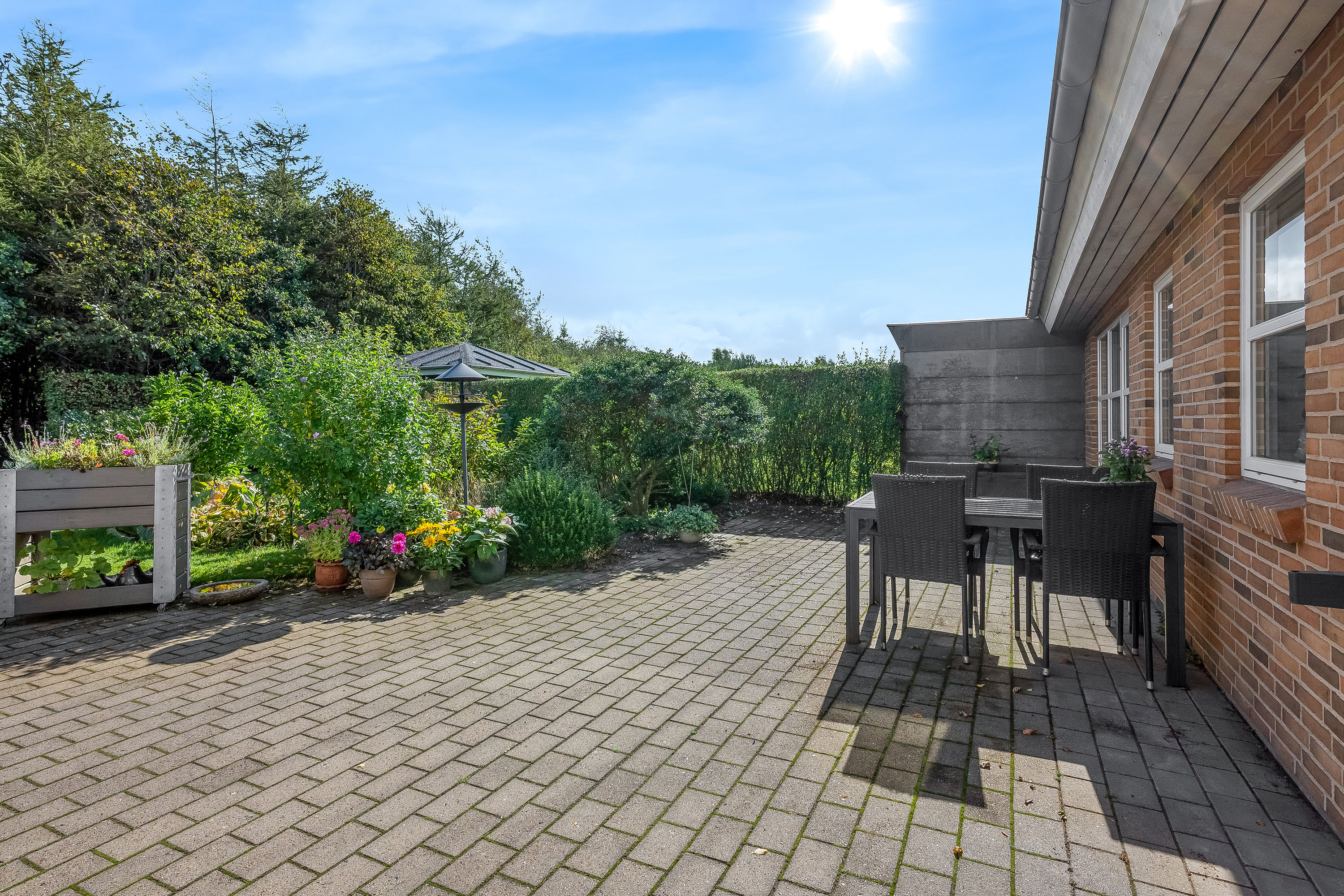 Fremhævet terrasse billede i fuldskærmstilstand. Billede af Skovstjernen 31, Mejrup, 7500 Holstebro