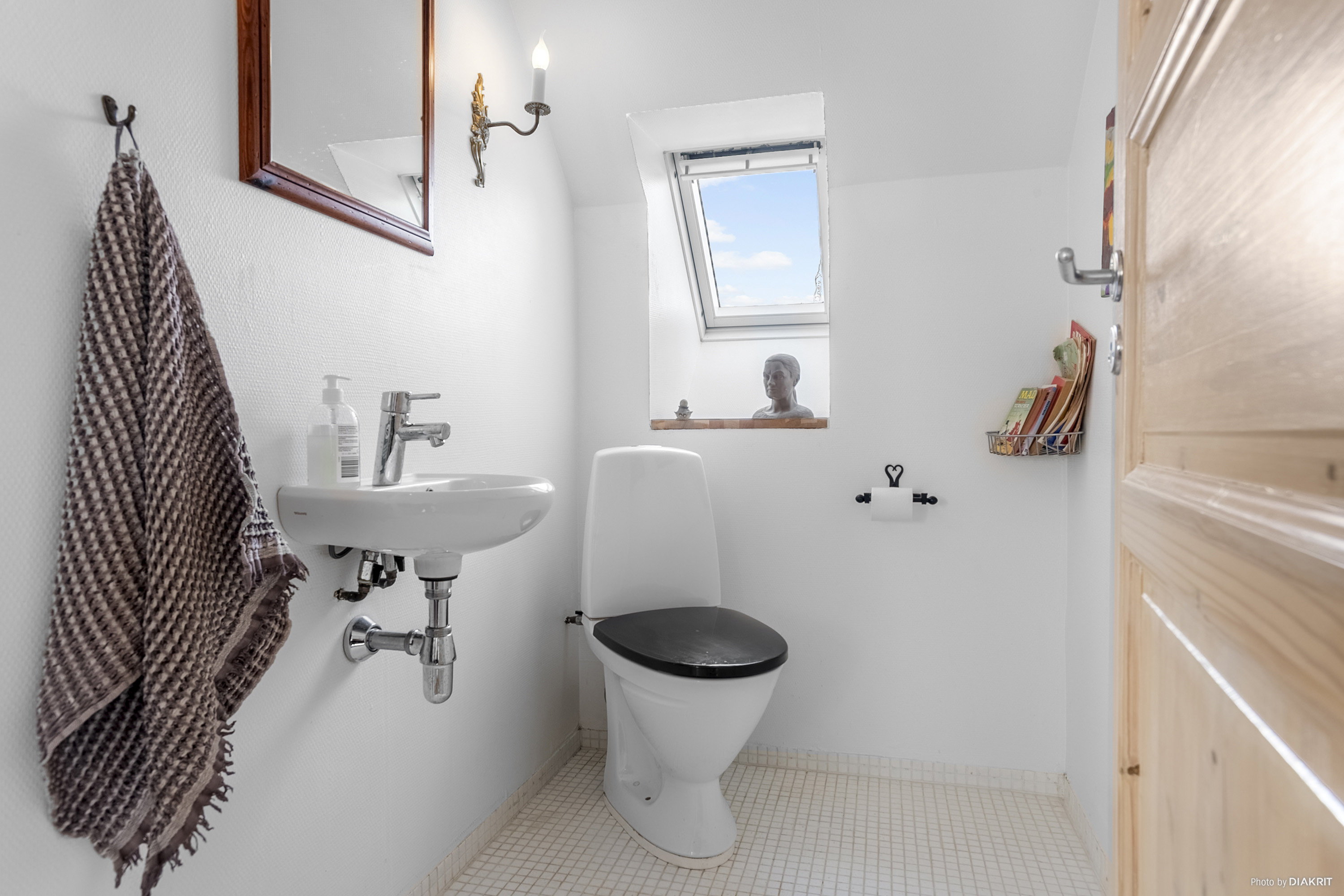 Fremhævet toilet billede i fuldskærmstilstand. Billede af Rønnevej 1, 4600 Køge