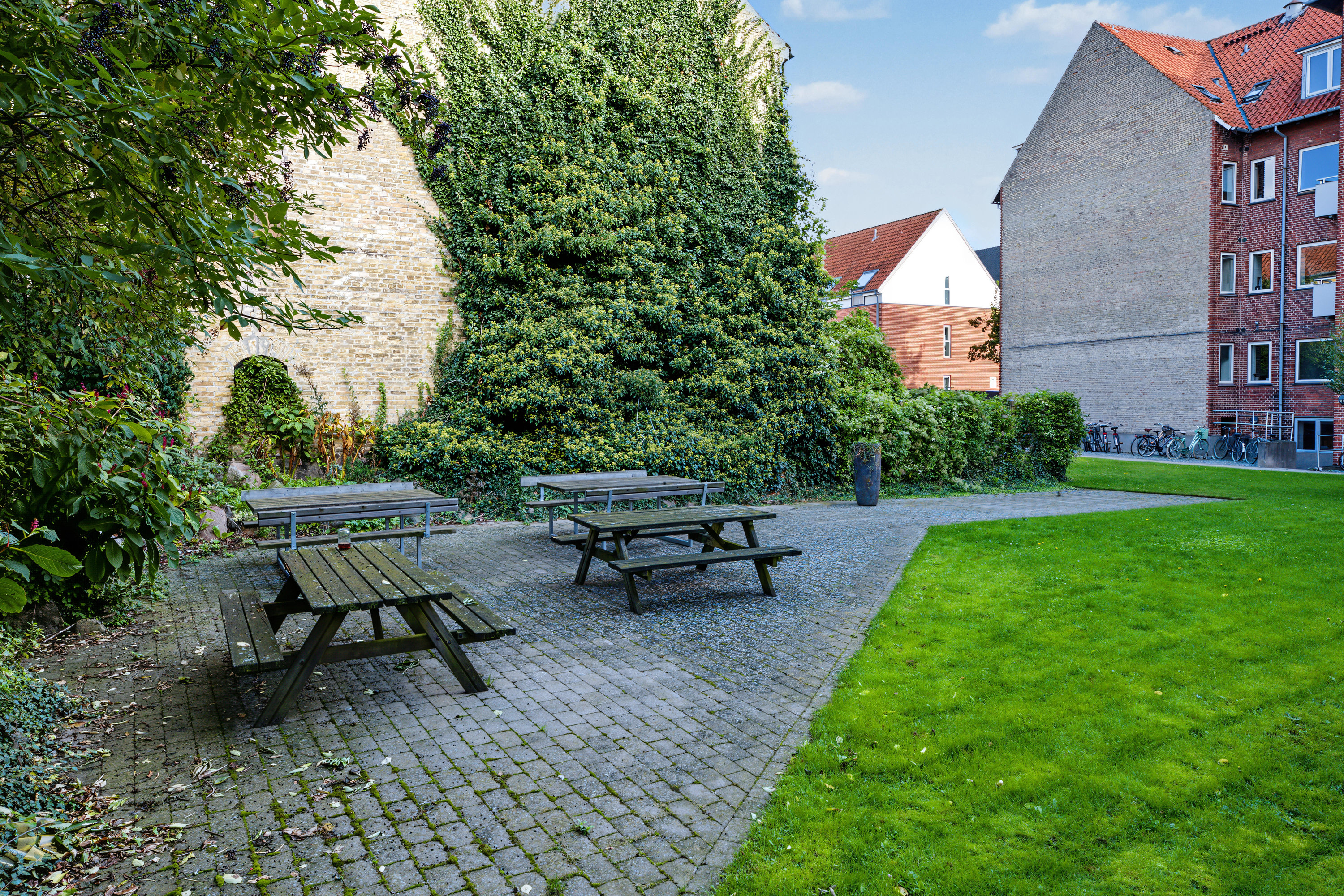 Fremhævet gårdmiljø billede i fuldskærmstilstand. Billede af Klosterstræde 36, 1. th., 4800 Nykøbing F