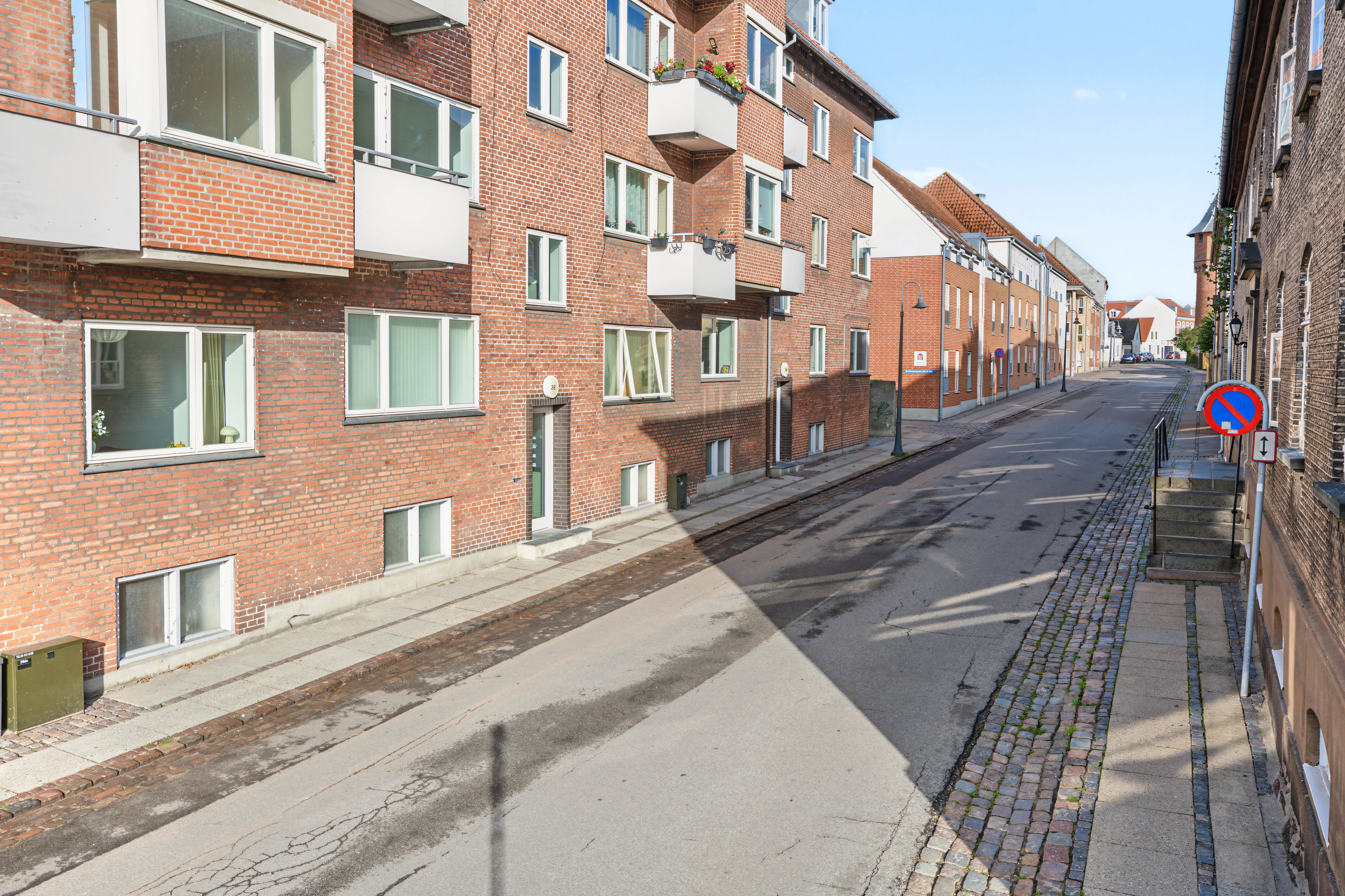 Fremhævet mastefoto billede i fuldskærmstilstand. Billede af Klosterstræde 36, 1. th., 4800 Nykøbing F
