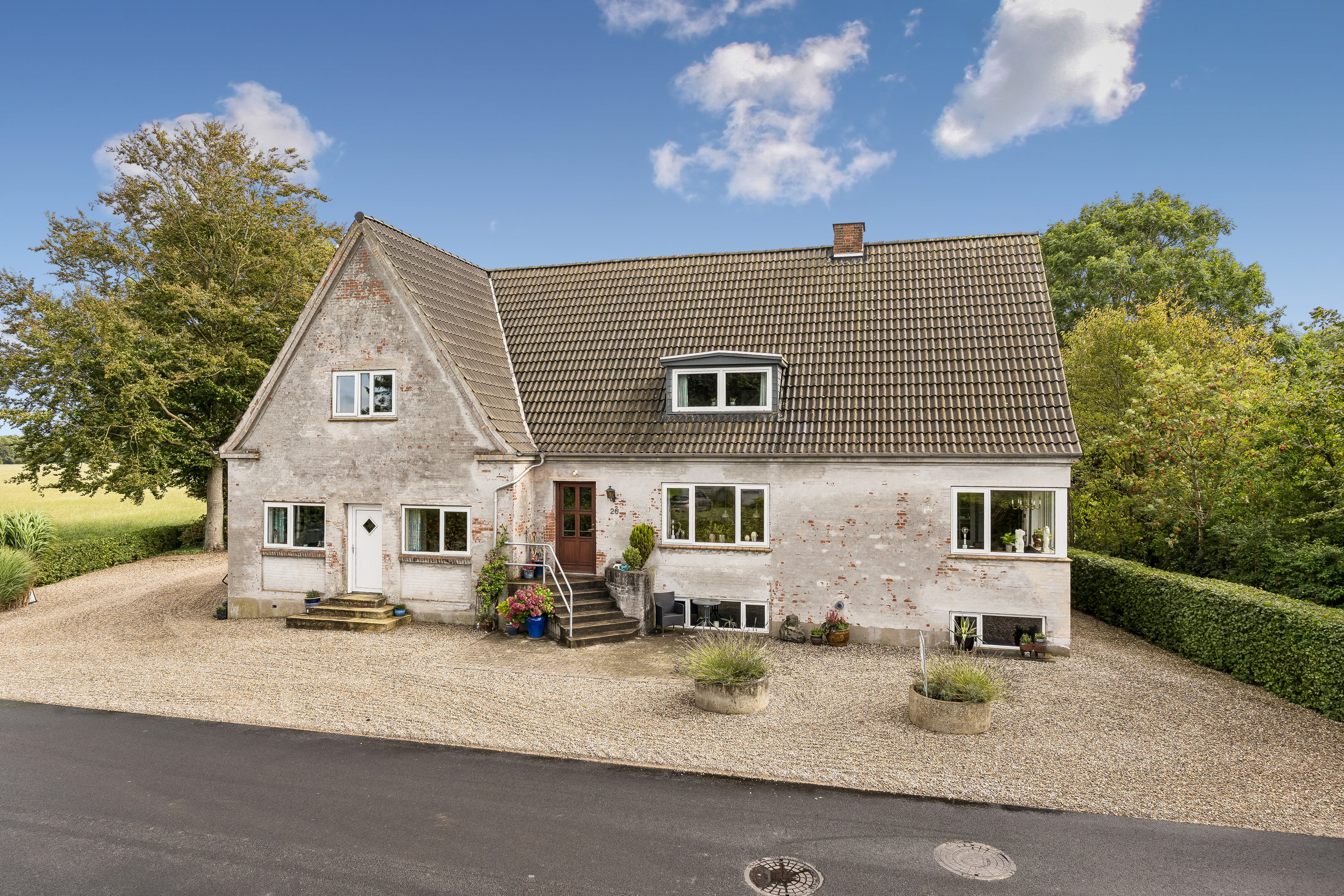 Villa: Facade på Enggårdsvej 26, Kragelund, 8723 Løsning