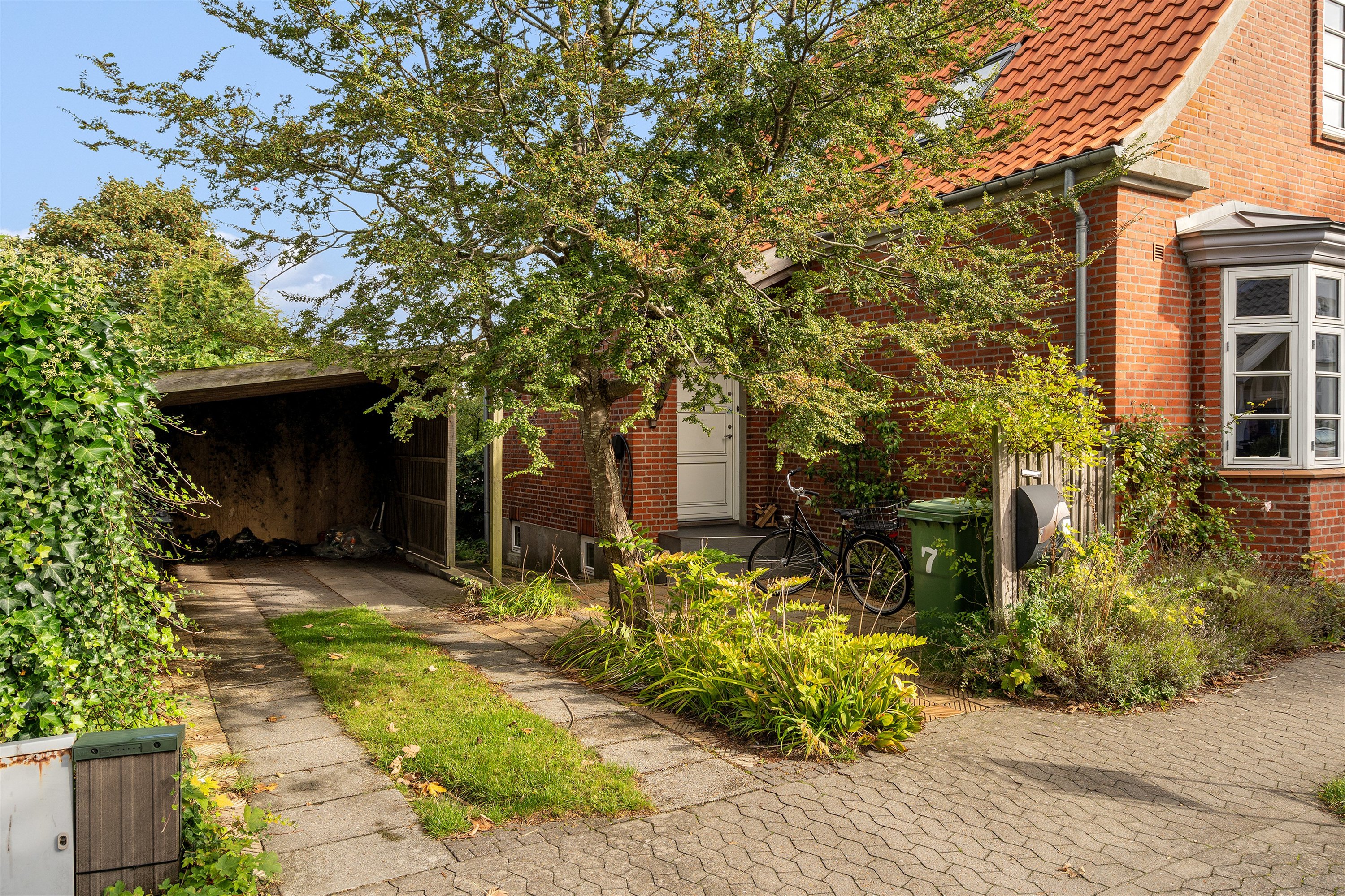 Fremhævet carport billede i fuldskærmstilstand. Billede af Hygge Alle 7, 6700 Esbjerg
