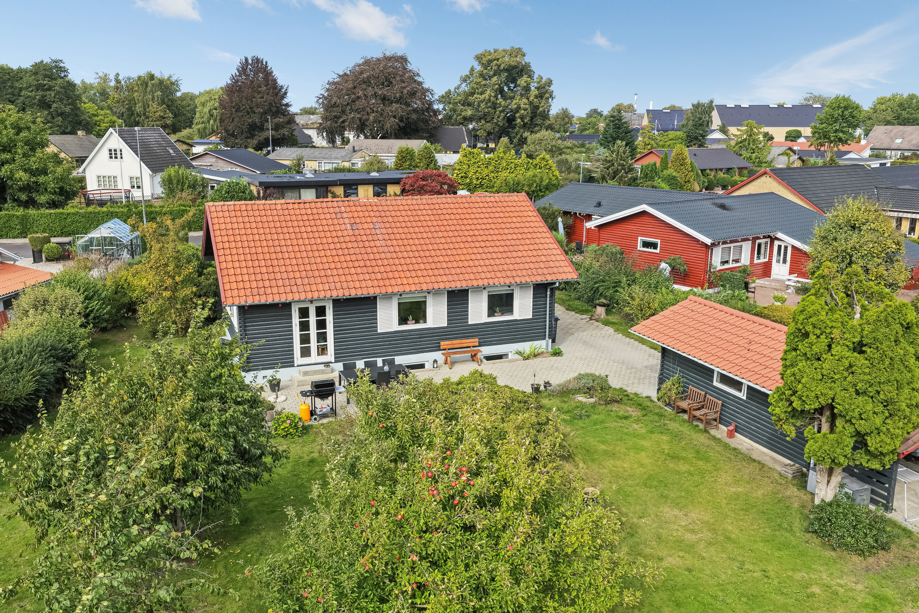 Fremhævet facade billede i fuldskærmstilstand. Billede af Kærvangen 4, 5683 Haarby