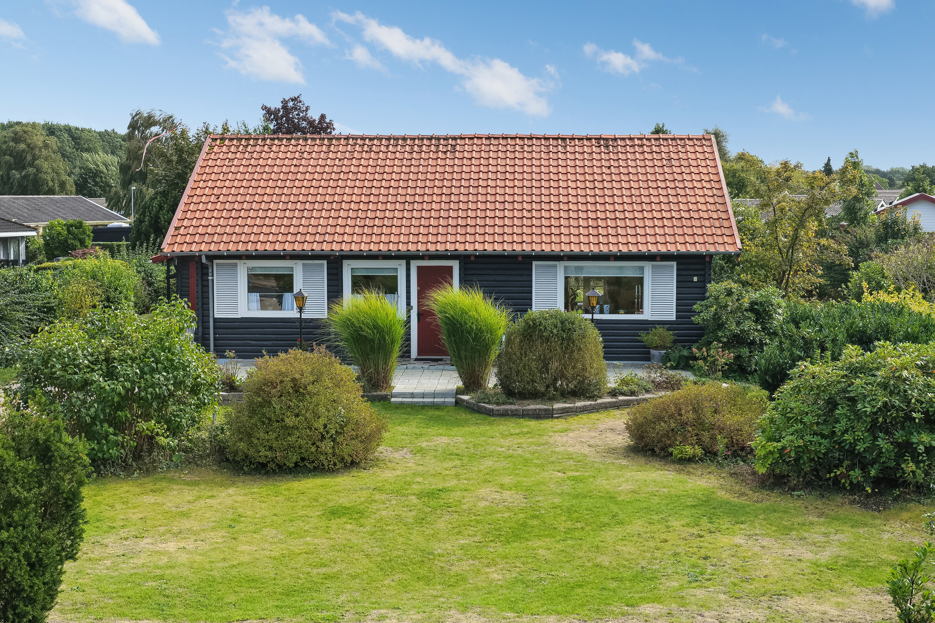 Miniaturebillede 1: facade. Billede af Kærvangen 4, 5683 Haarby
