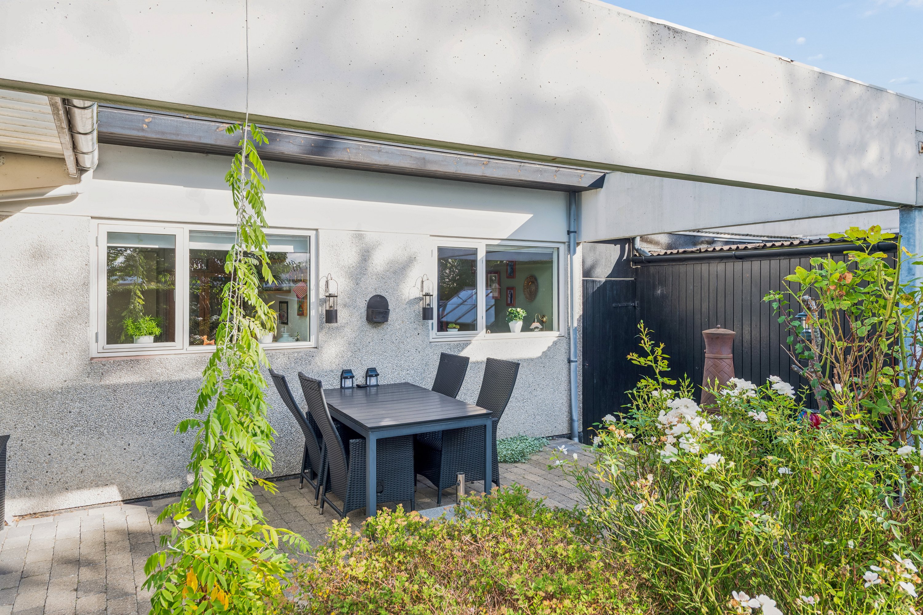 Fremhævet terrasse billede i fuldskærmstilstand. Billede af Budstikken 2, 2630 Taastrup