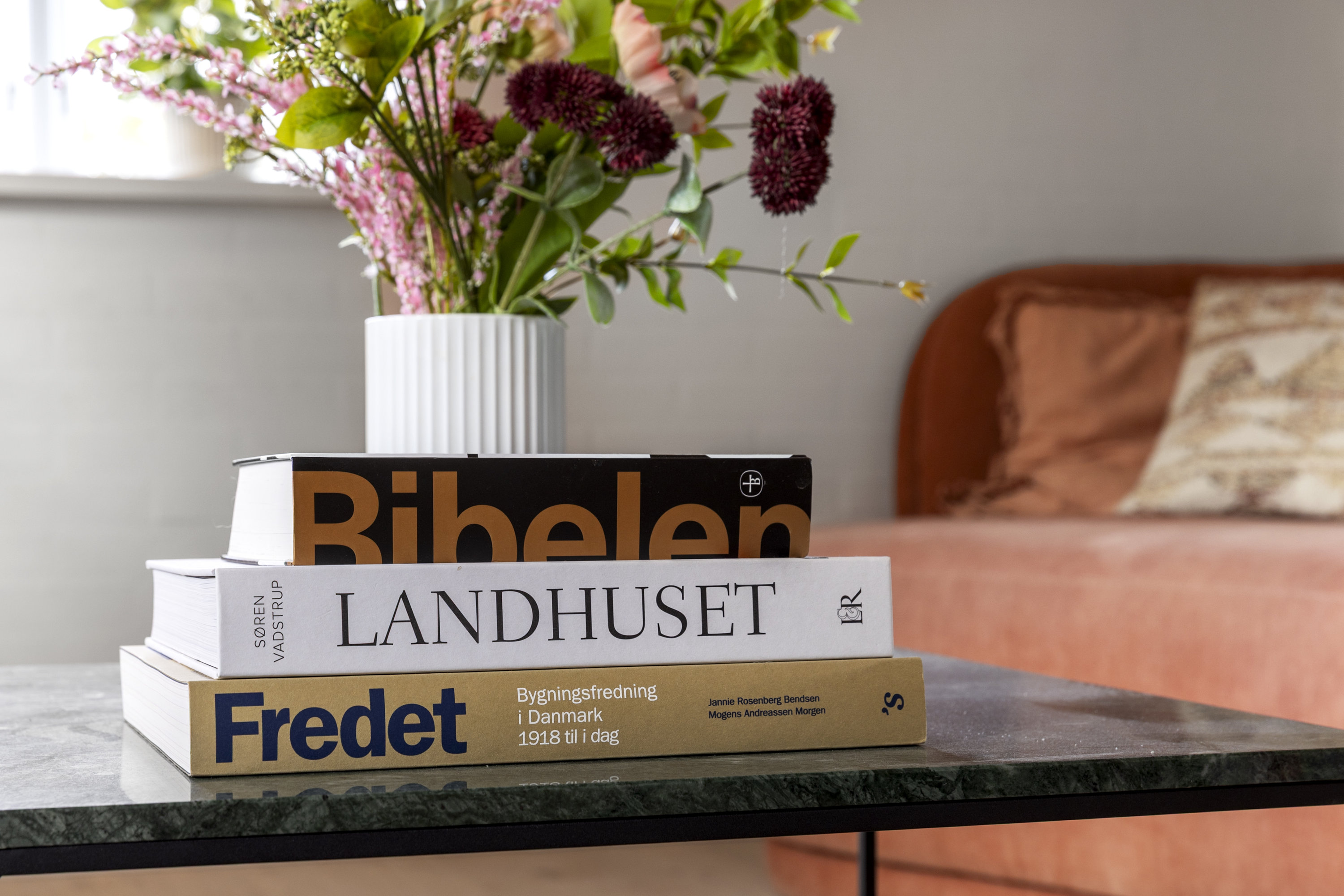Fremhævet stue billede i fuldskærmstilstand. Billede af Vedbysøndervej 1, 4200 Slagelse