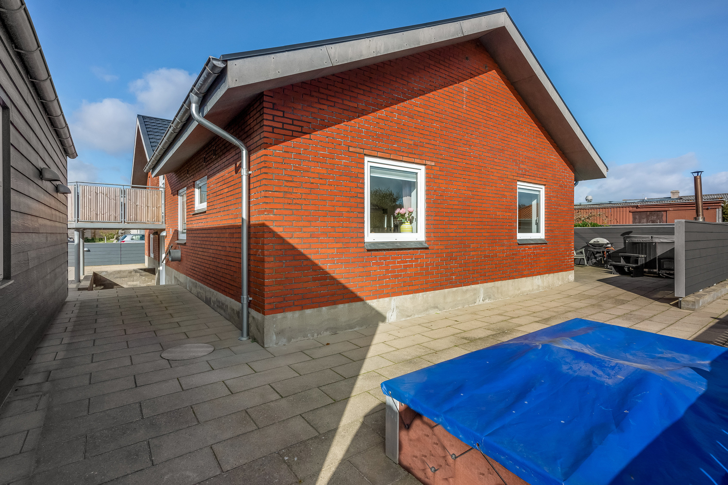 Fremhævet terrasse billede i fuldskærmstilstand. Billede af Lærkevej 1, 6960 Hvide Sande