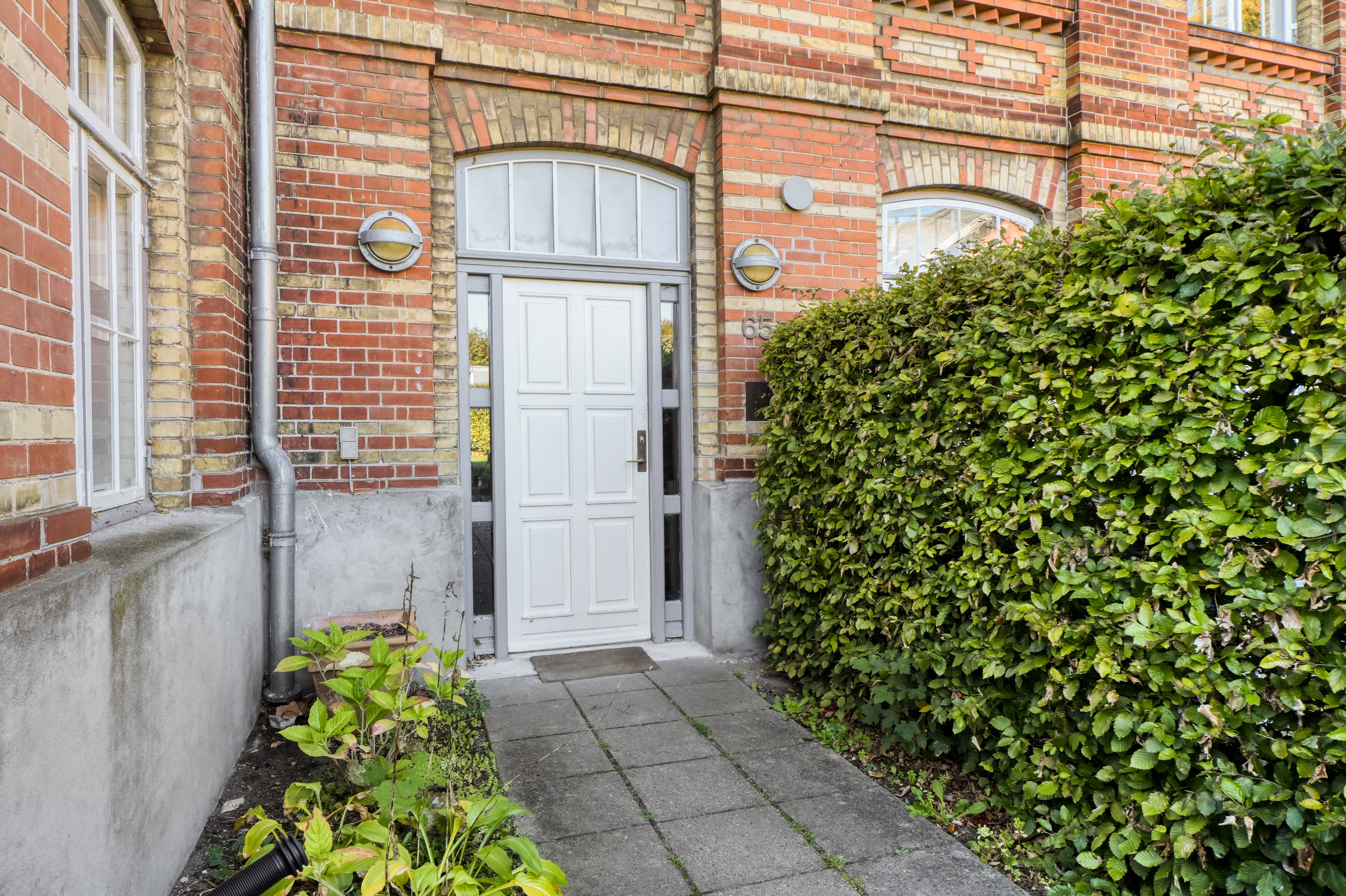 Miniaturebillede 1: gårdmiljø. Billede af Biskop Svanes Vej 65B, 2., 3460 Birkerød