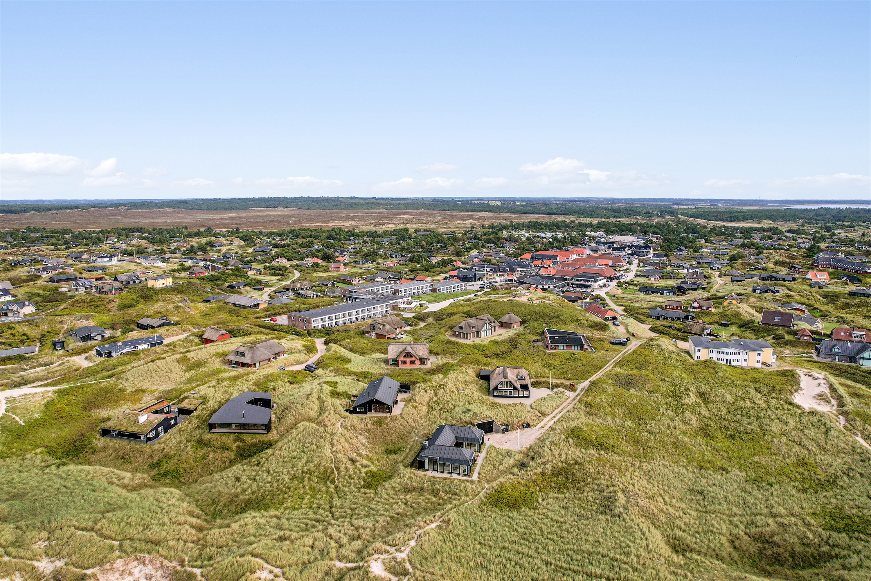 Fremhævet luftfoto billede i fuldskærmstilstand. Billede af Gyvelvej 36B, Henne Strand, 6854 Henne