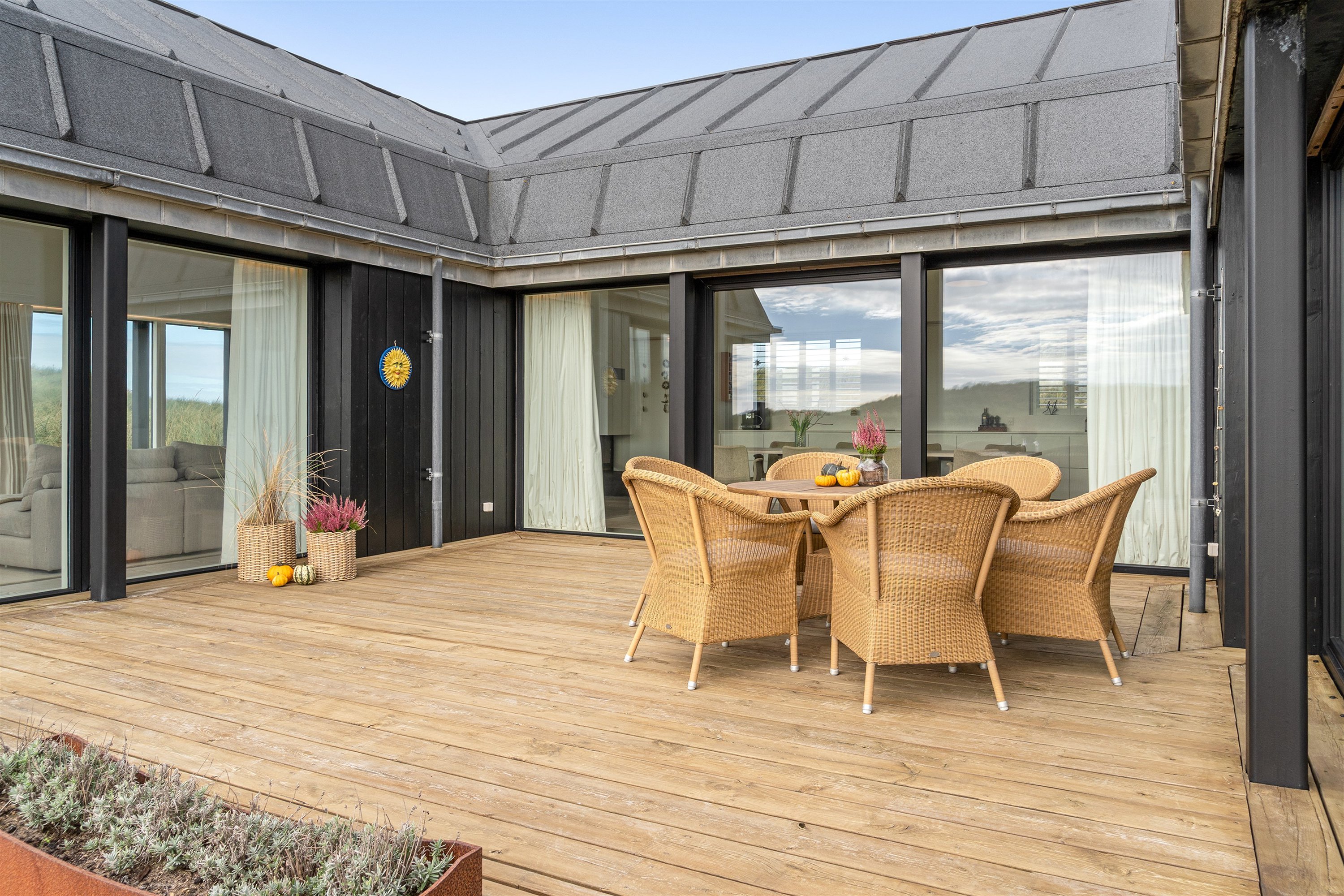Fremhævet terrasse billede i fuldskærmstilstand. Billede af Gyvelvej 36B, Henne Strand, 6854 Henne