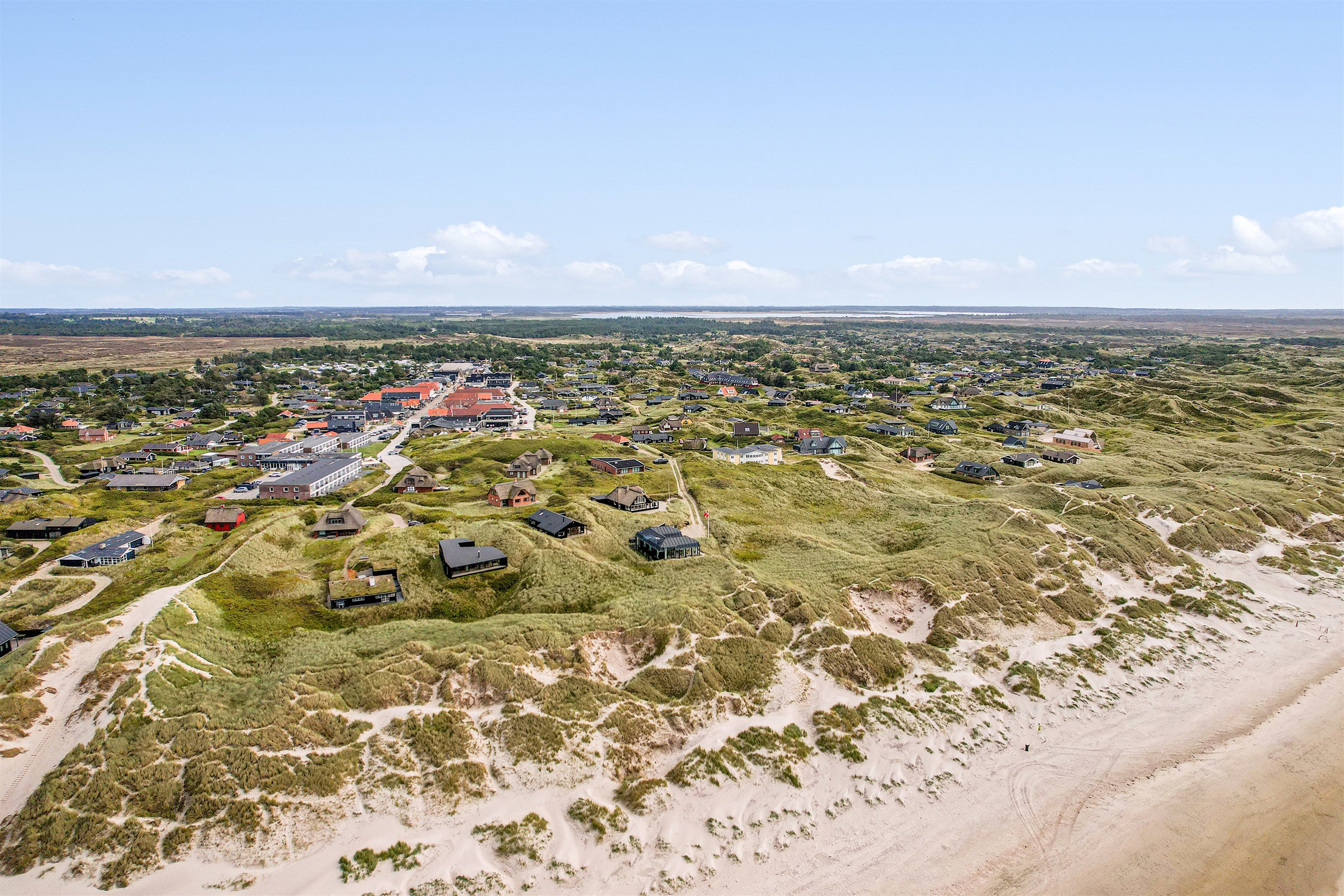 Fremhævet luftfoto billede i fuldskærmstilstand. Billede af Gyvelvej 36B, Henne Strand, 6854 Henne