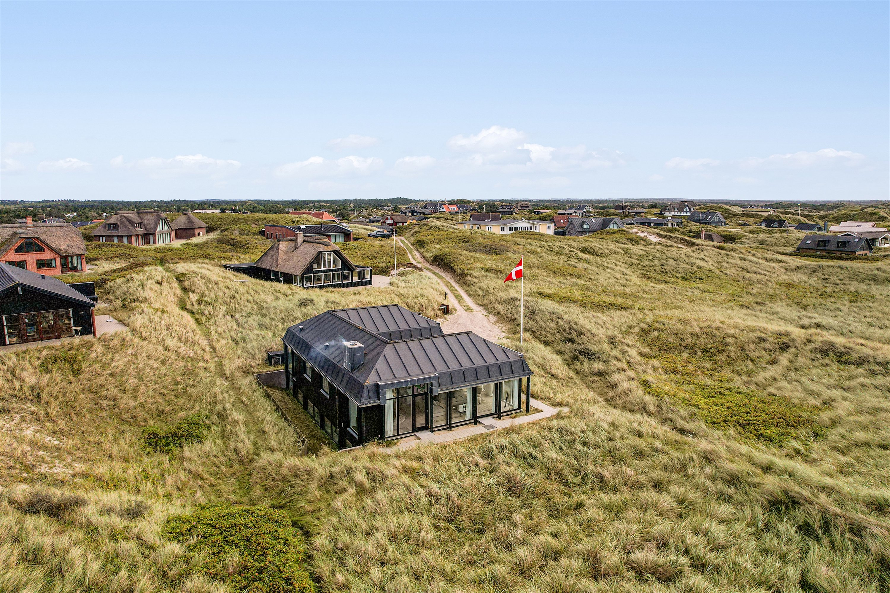 Fremhævet luftfoto billede i fuldskærmstilstand. Billede af Gyvelvej 36B, Henne Strand, 6854 Henne