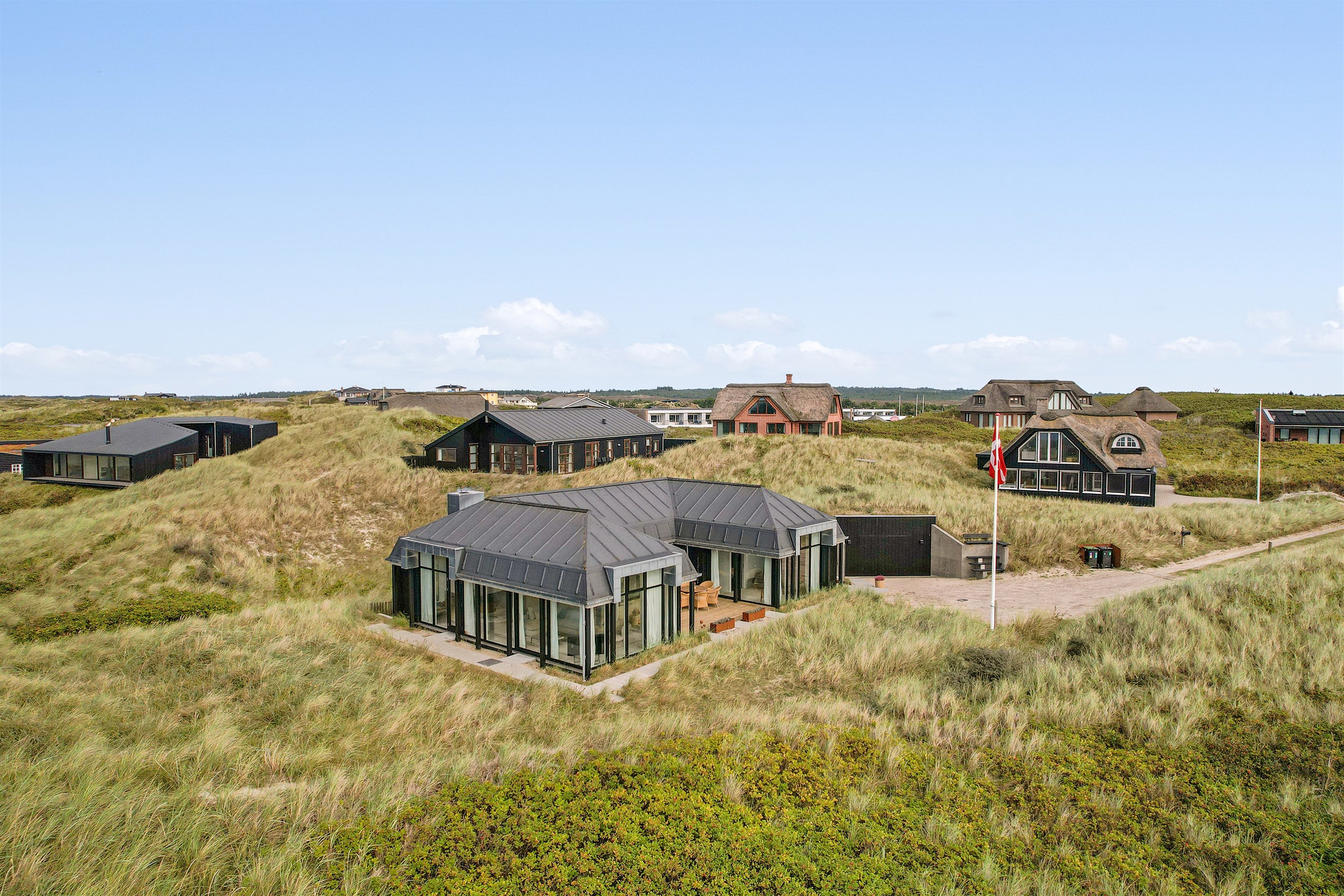 Fremhævet luftfoto billede i fuldskærmstilstand. Billede af Gyvelvej 36B, Henne Strand, 6854 Henne