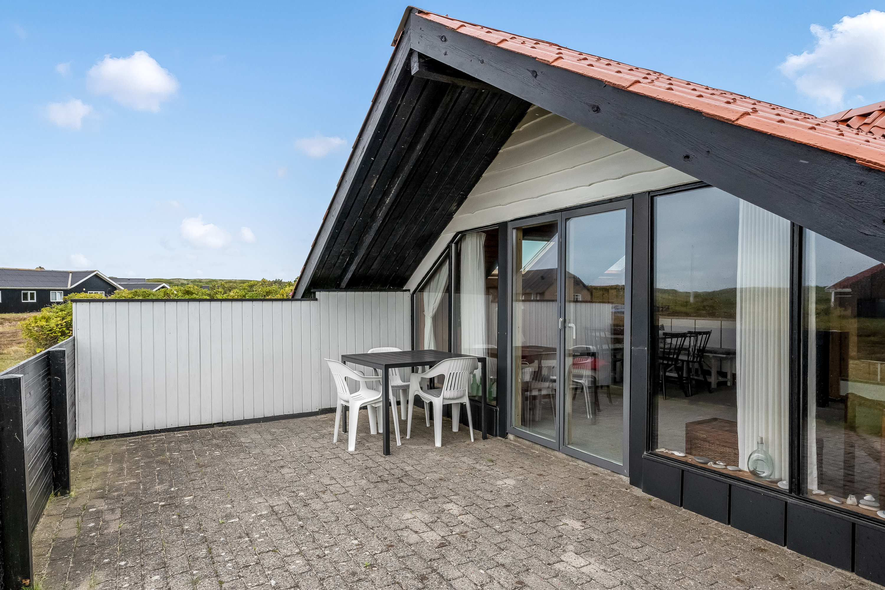 Miniaturebillede 1: terrasse. Billede af Auroravej 34, Bjerregaard, 6960 Hvide Sande