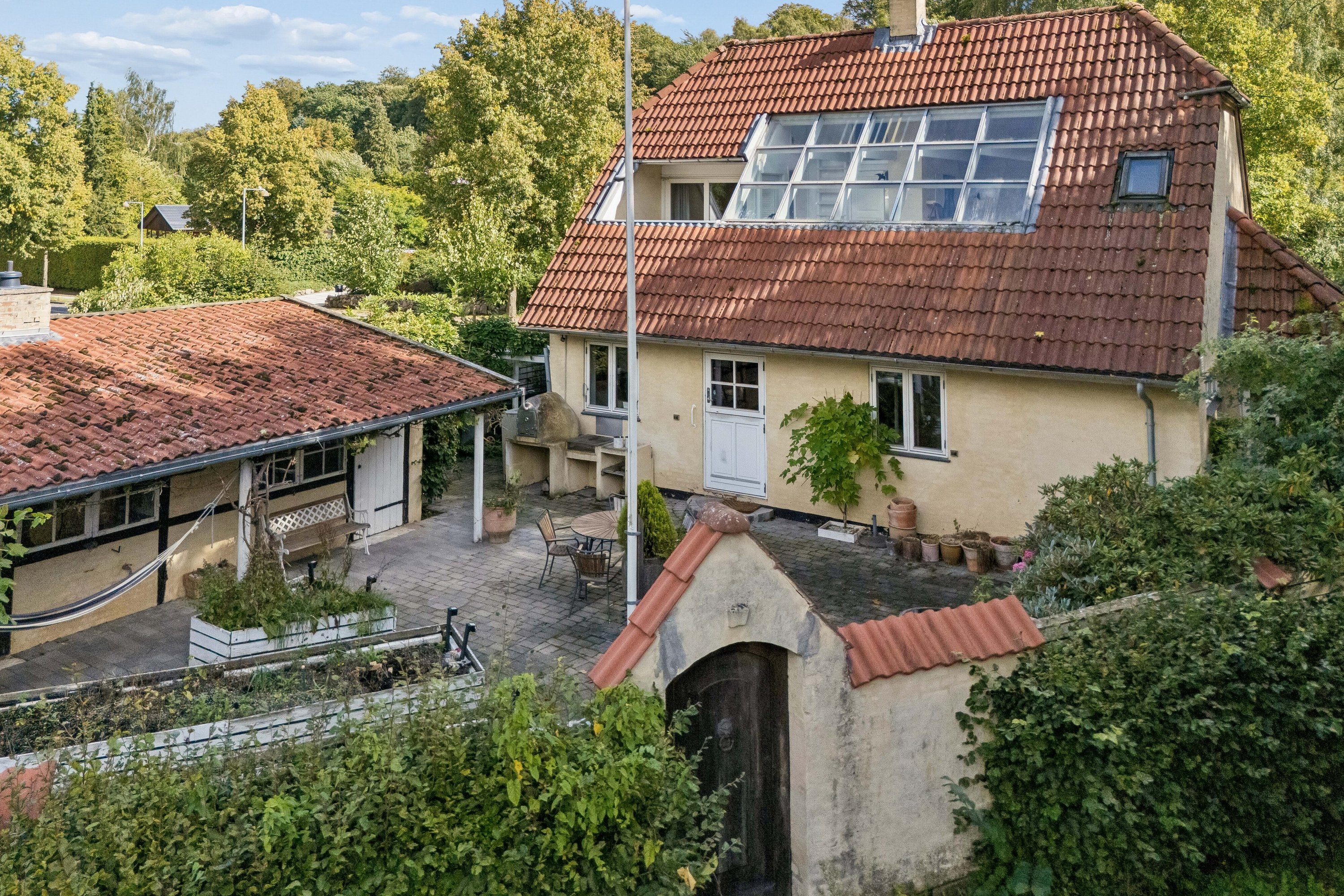 Fremhævet set fra vejen billede i fuldskærmstilstand. Billede af Skovskellet 53, Søllerød, 2840 Holte