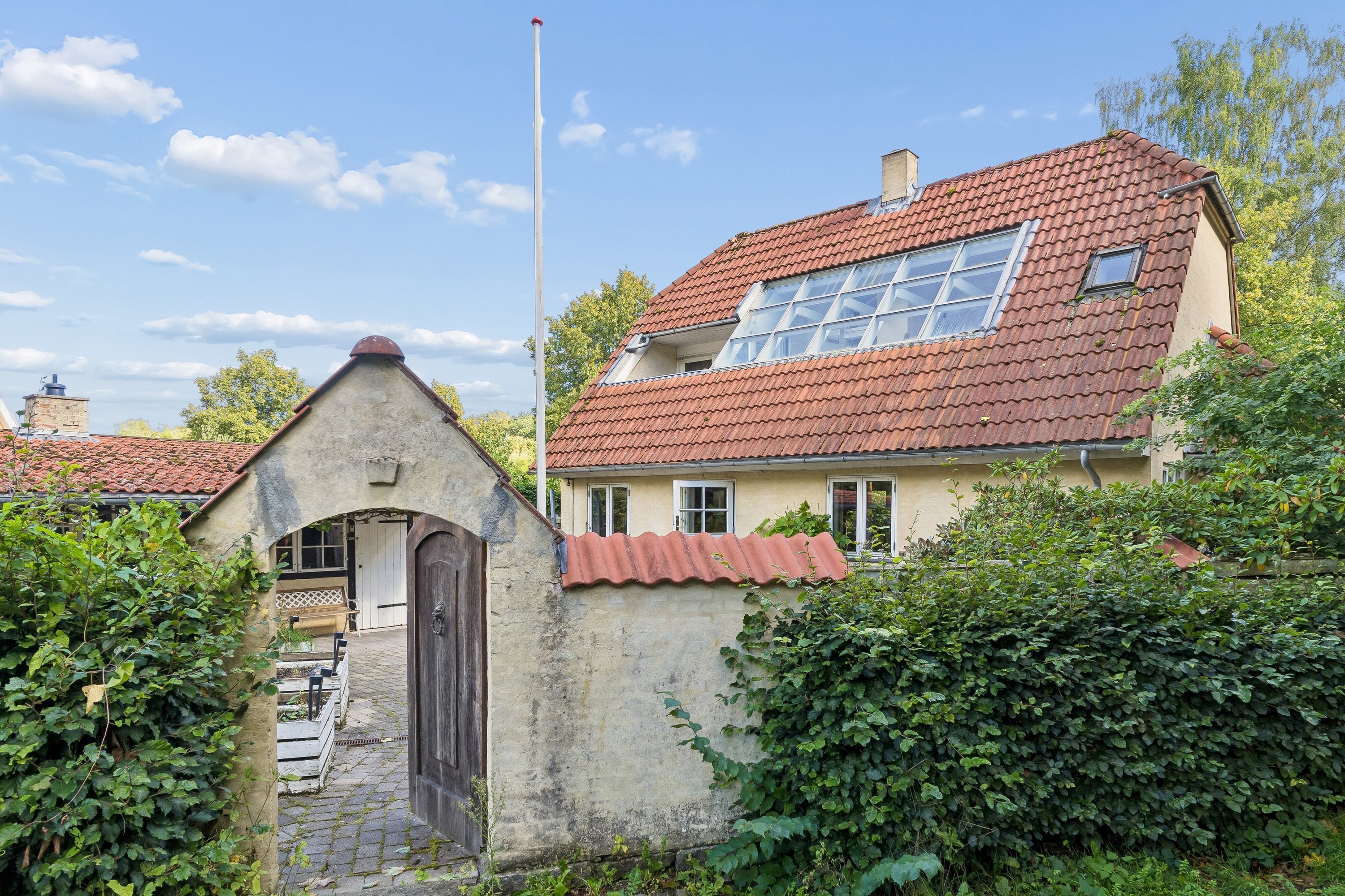 Fremhævet set fra vejen billede i fuldskærmstilstand. Billede af Skovskellet 53, Søllerød, 2840 Holte