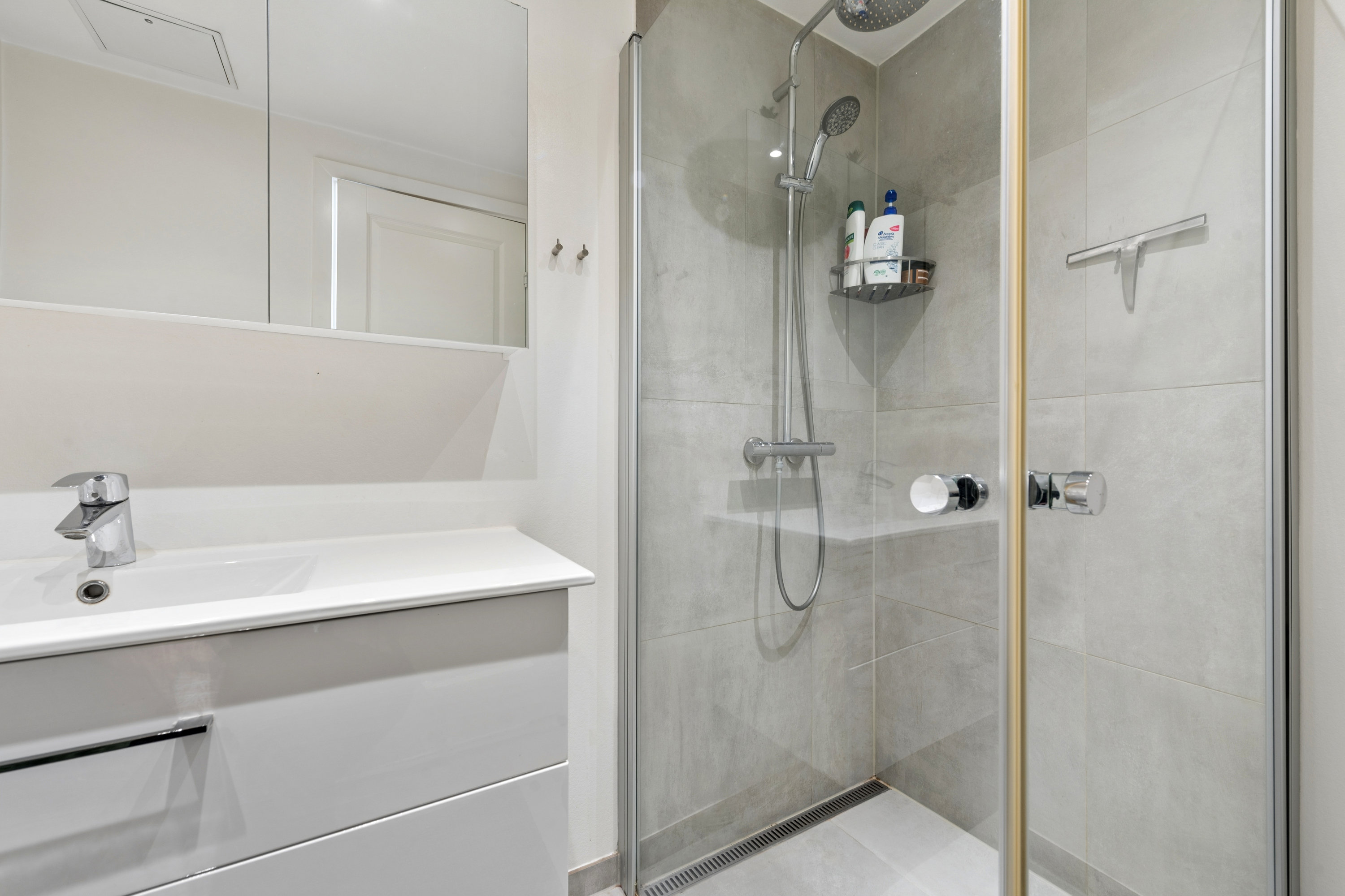 Fremhævet badeværelse billede i fuldskærmstilstand. Billede af Poppelhusene 13, 2600 Glostrup