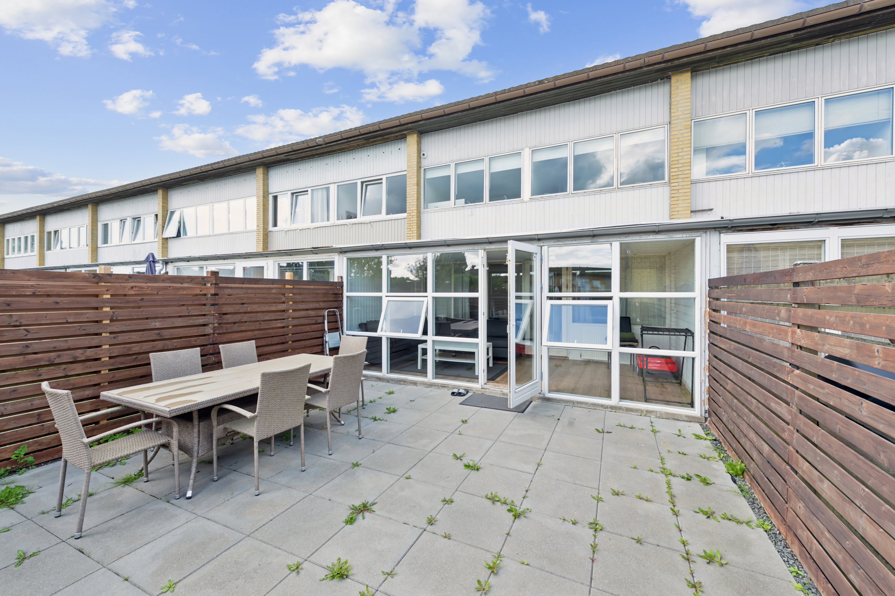 Miniaturebillede 1: terrasse. Billede af Poppelhusene 13, 2600 Glostrup