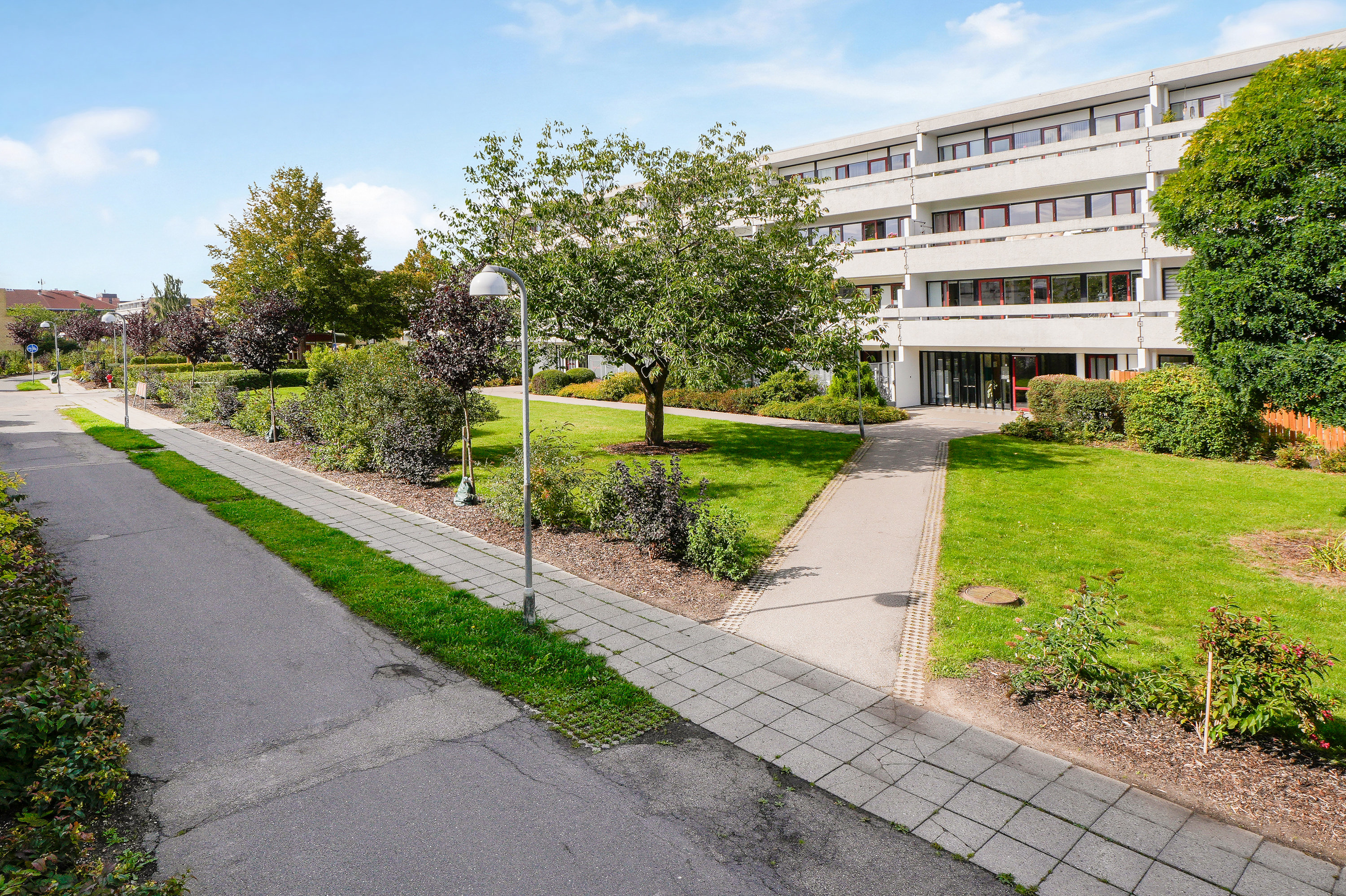 Fremhævet facade billede i fuldskærmstilstand. Billede af Vejlebrovej 97, st. 53., 2635 Ishøj