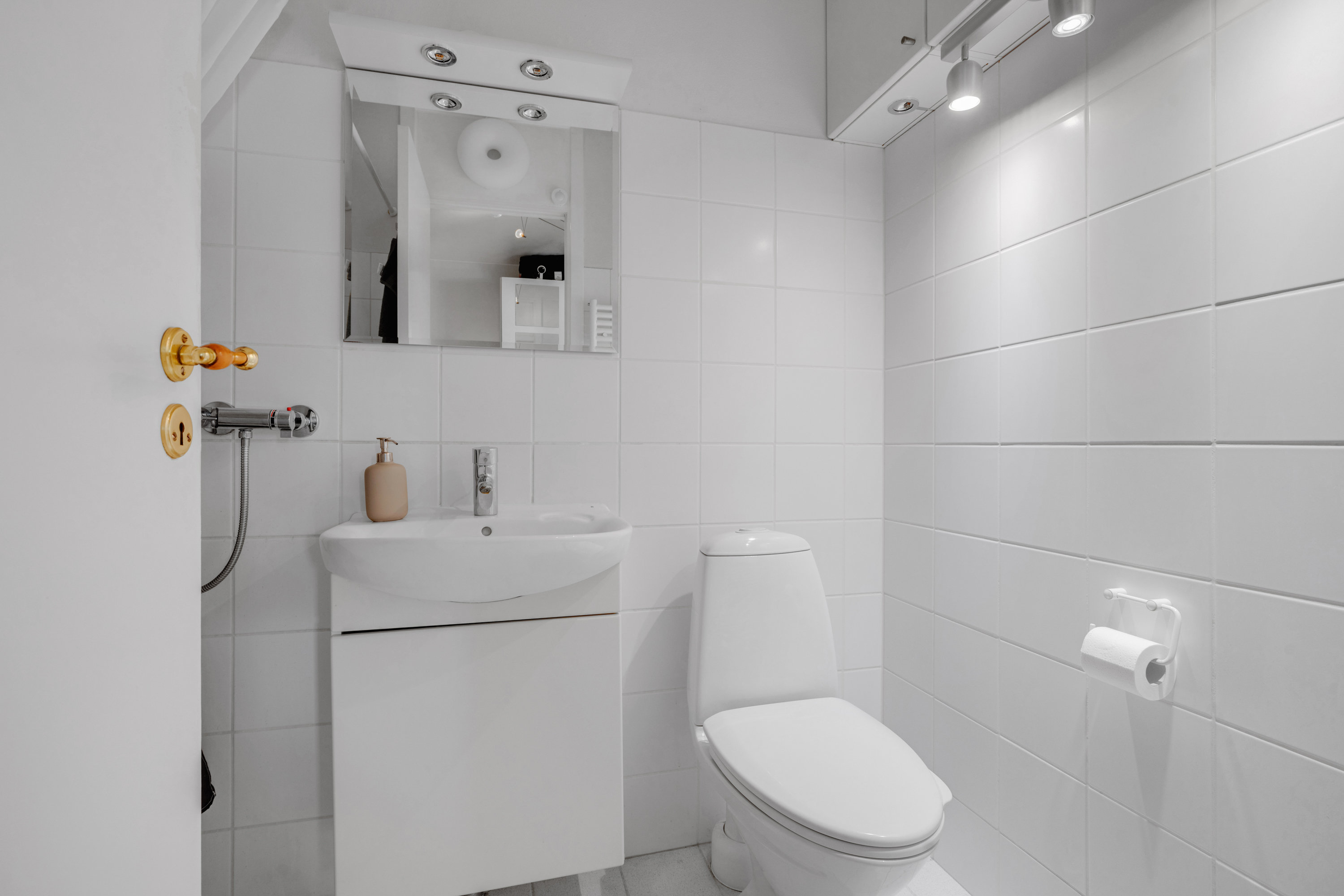 Fremhævet toilet billede i fuldskærmstilstand. Billede af Brannersvej 21, 2. 15., 2920 Charlottenlund