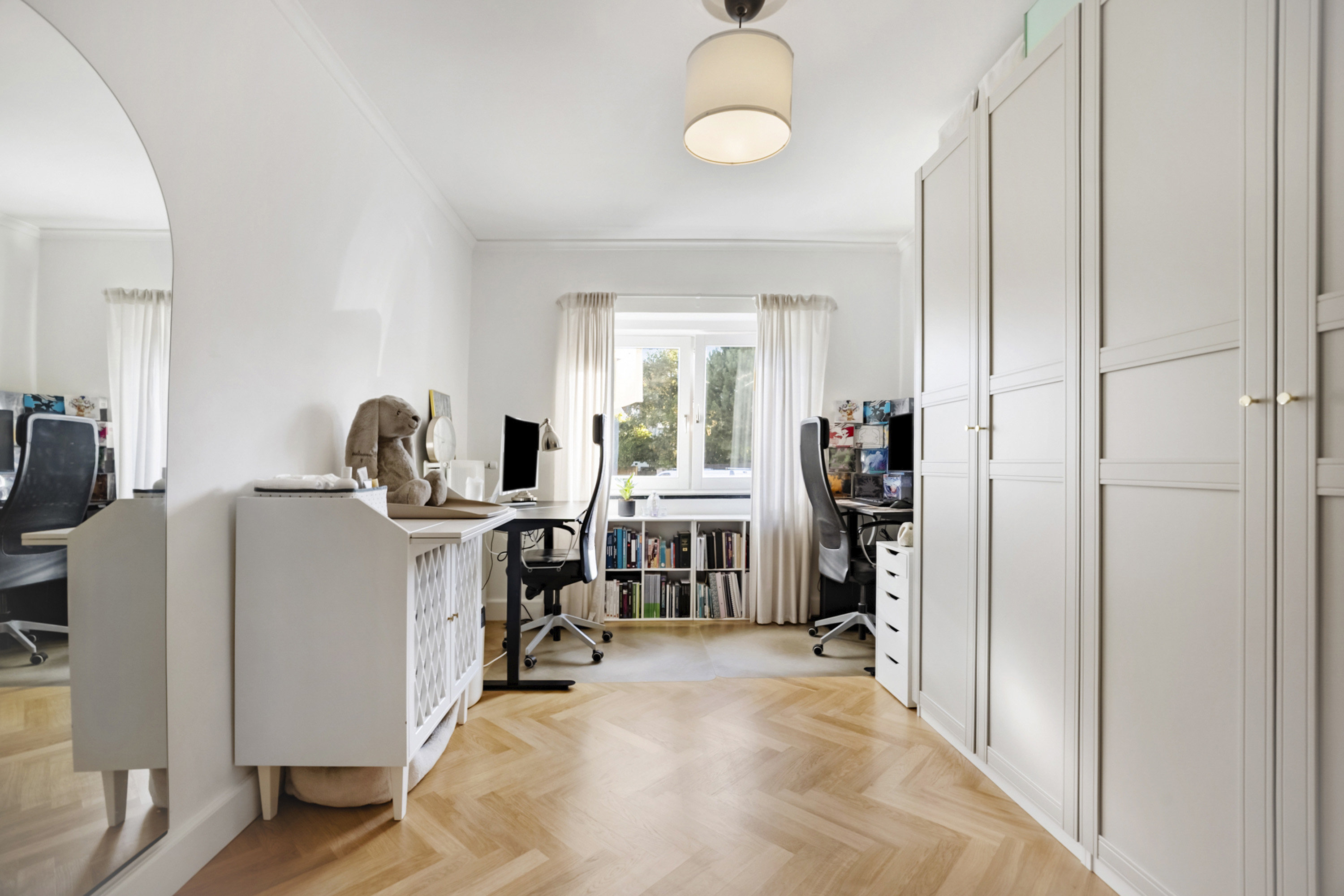 Fremhævet kontor billede i fuldskærmstilstand. Billede af Clarasvej 2, st. th., 2920 Charlottenlund
