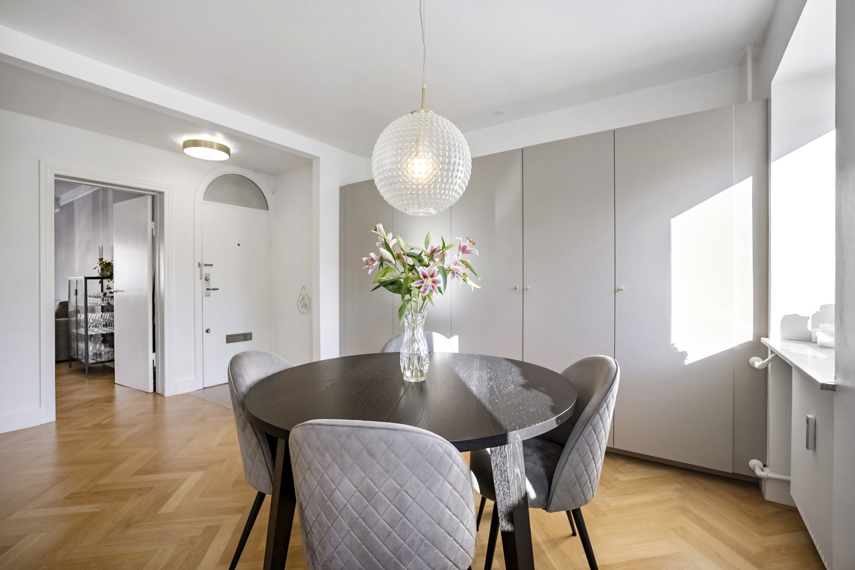 Fremhævet spisestue billede i fuldskærmstilstand. Billede af Clarasvej 2, st. th., 2920 Charlottenlund