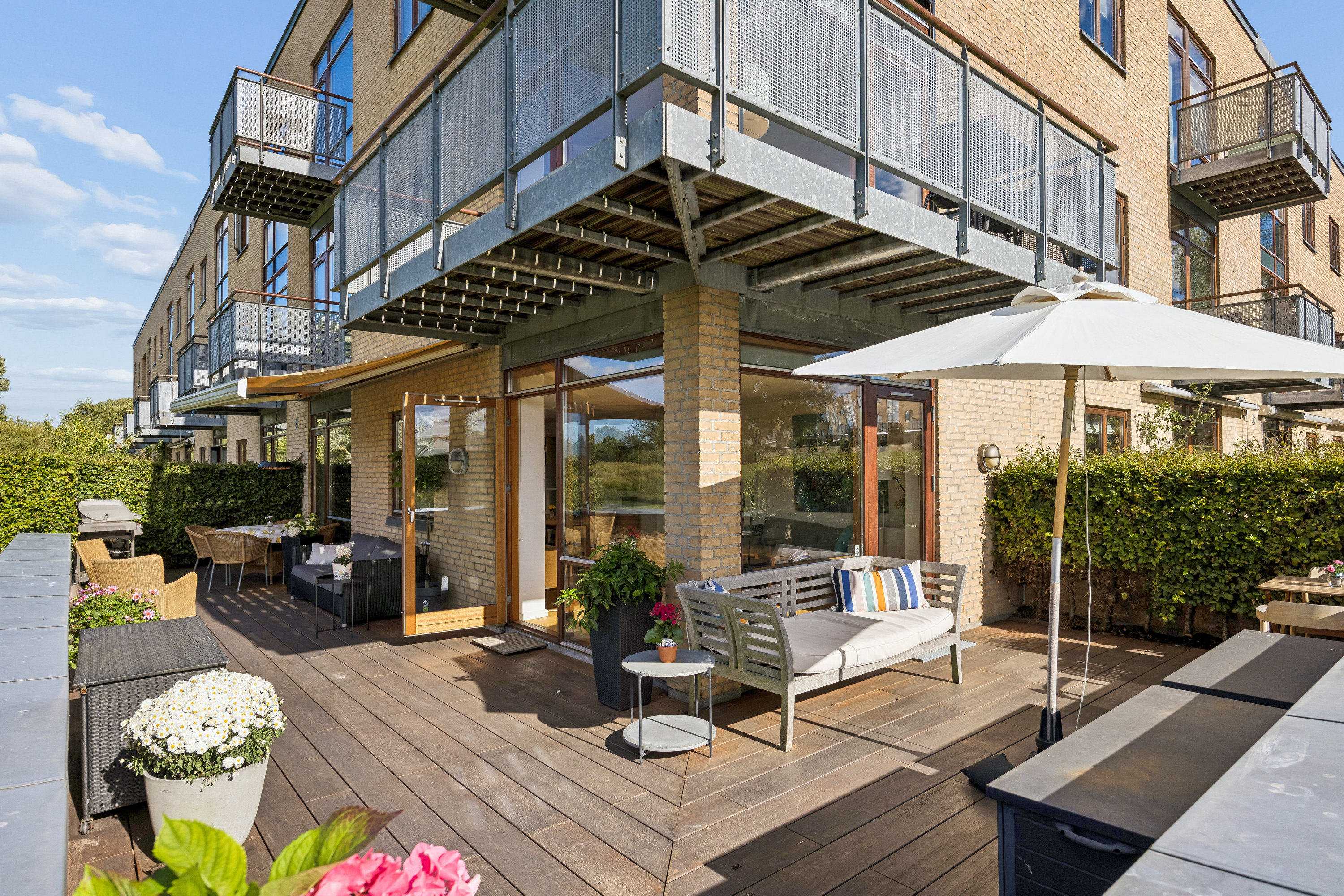 Miniaturebillede 1: terrasse. Billede af Ørbækgårds Alle 719, 2970 Hørsholm