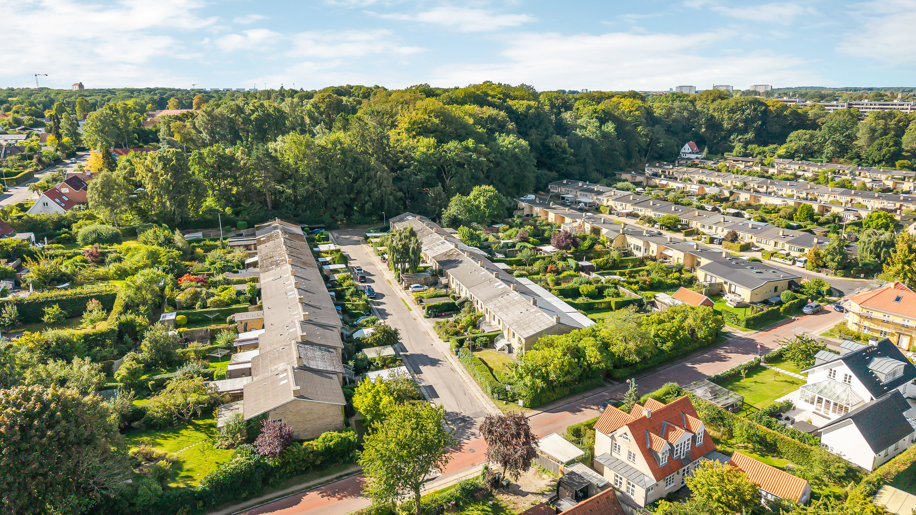 Fremhævet gårdmiljø billede i fuldskærmstilstand. Billede af Læsøvej 2, 2800 Kongens Lyngby
