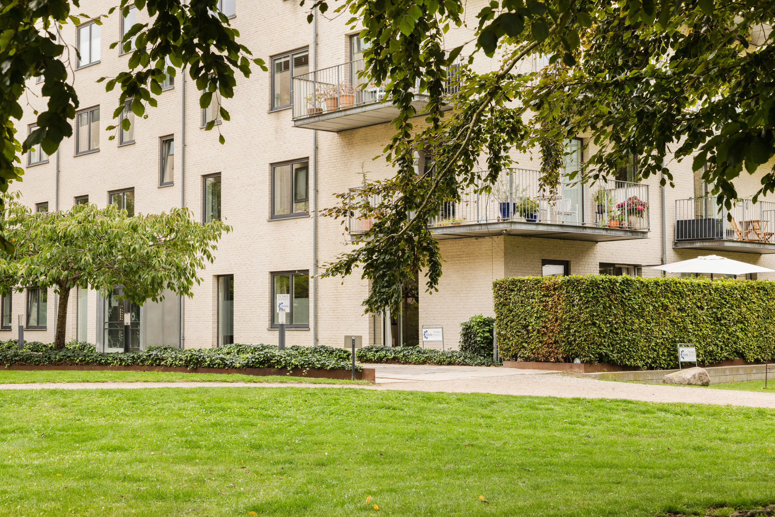 Fremhævet gårdmiljø billede i fuldskærmstilstand. Billede af Porcelænshaven 4D, st. th., 2000 Frederiksberg