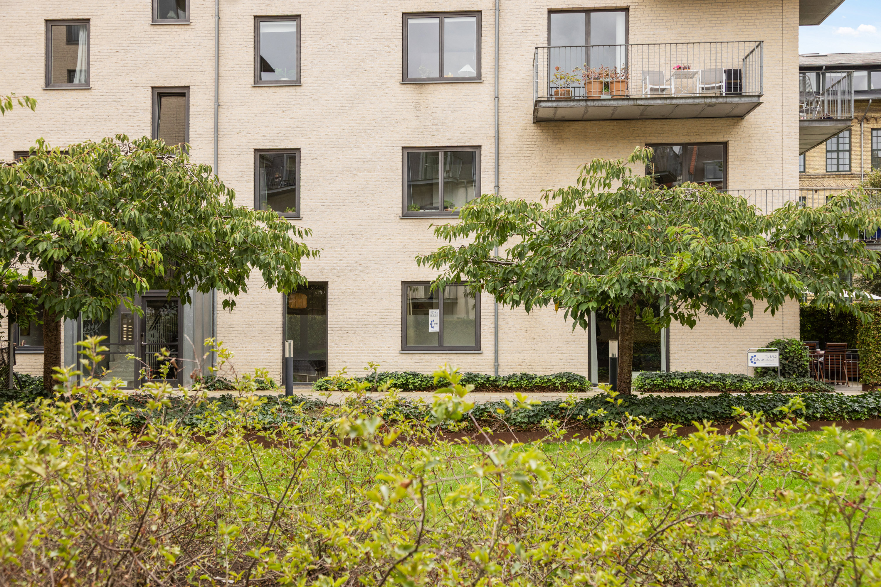 Fremhævet gårdmiljø billede i fuldskærmstilstand. Billede af Porcelænshaven 4D, st. th., 2000 Frederiksberg