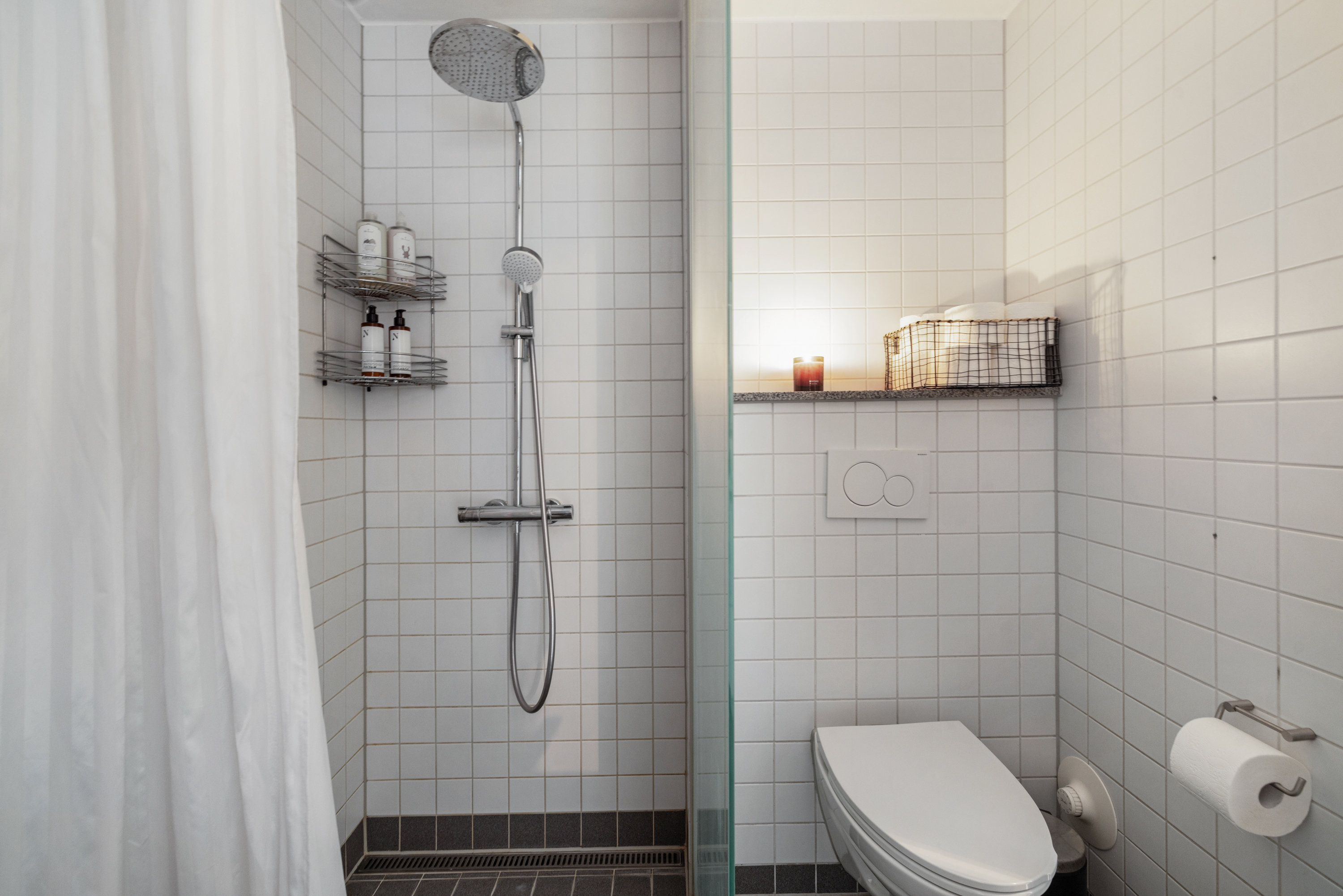 Fremhævet badeværelse billede i fuldskærmstilstand. Billede af Porcelænshaven 4D, st. th., 2000 Frederiksberg