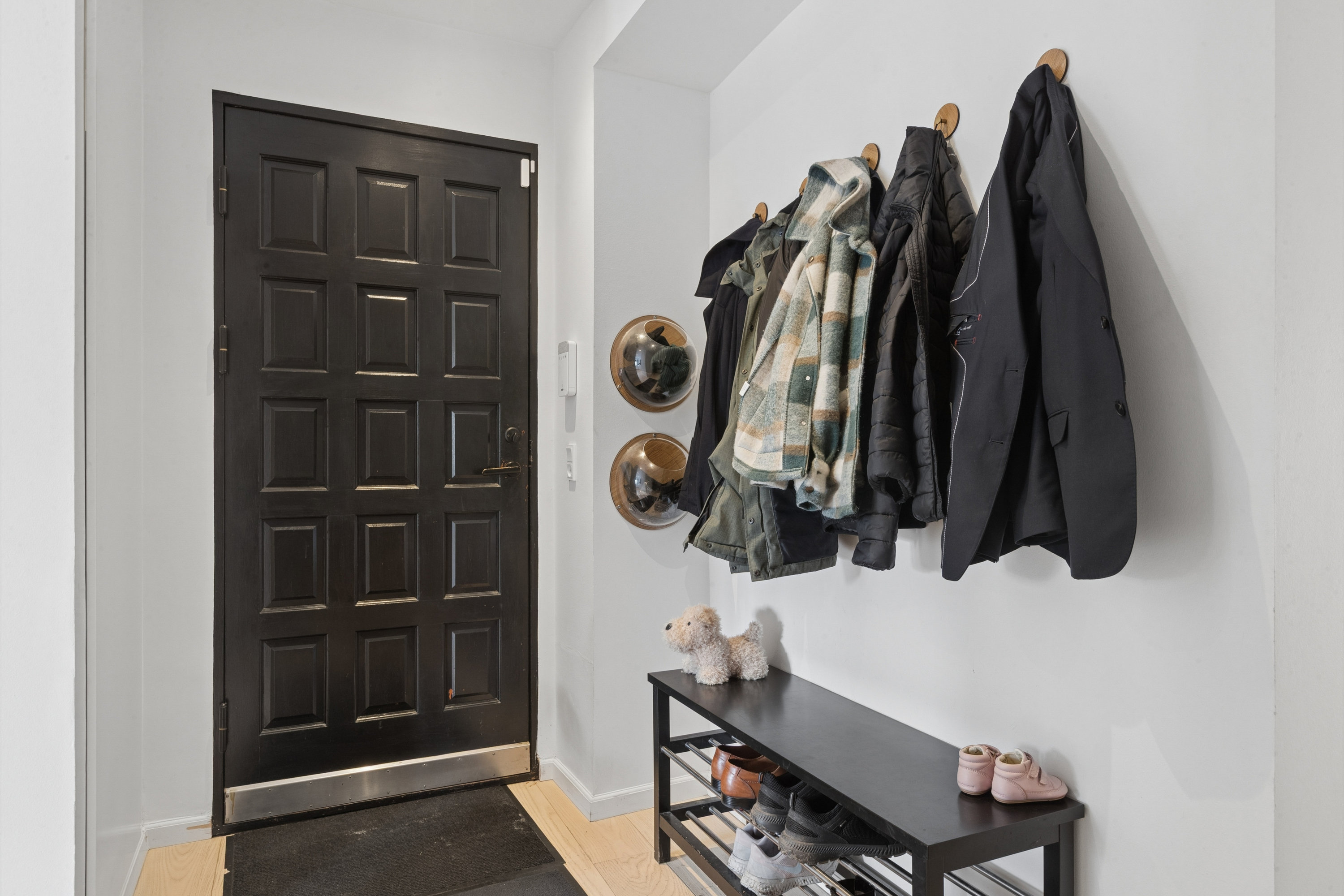 Fremhævet walkin closet billede i fuldskærmstilstand. Billede af Øllgårdsvej 5, 2630 Taastrup