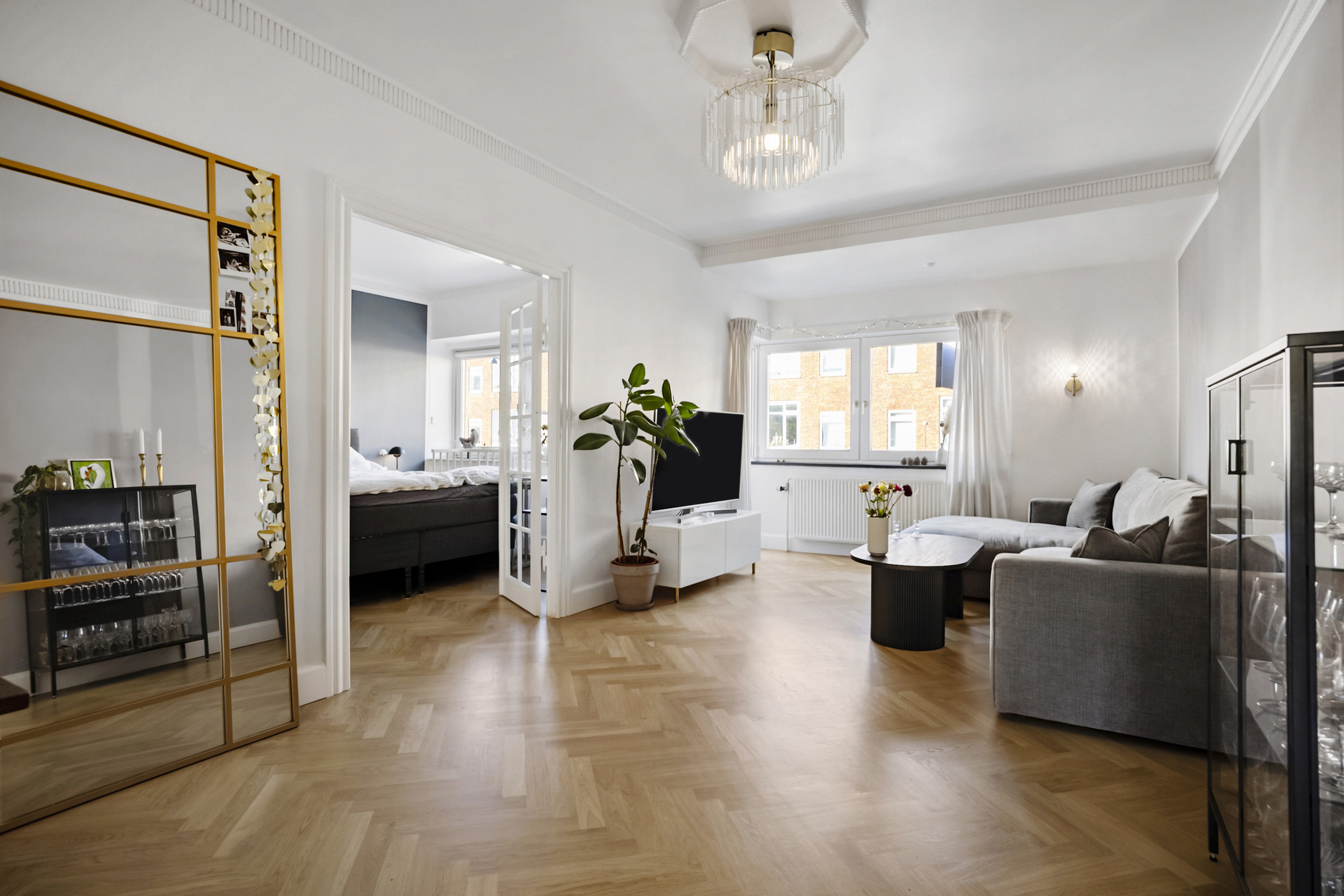 Fremhævet stue billede i fuldskærmstilstand. Billede af Clarasvej 2, st. th., 2920 Charlottenlund