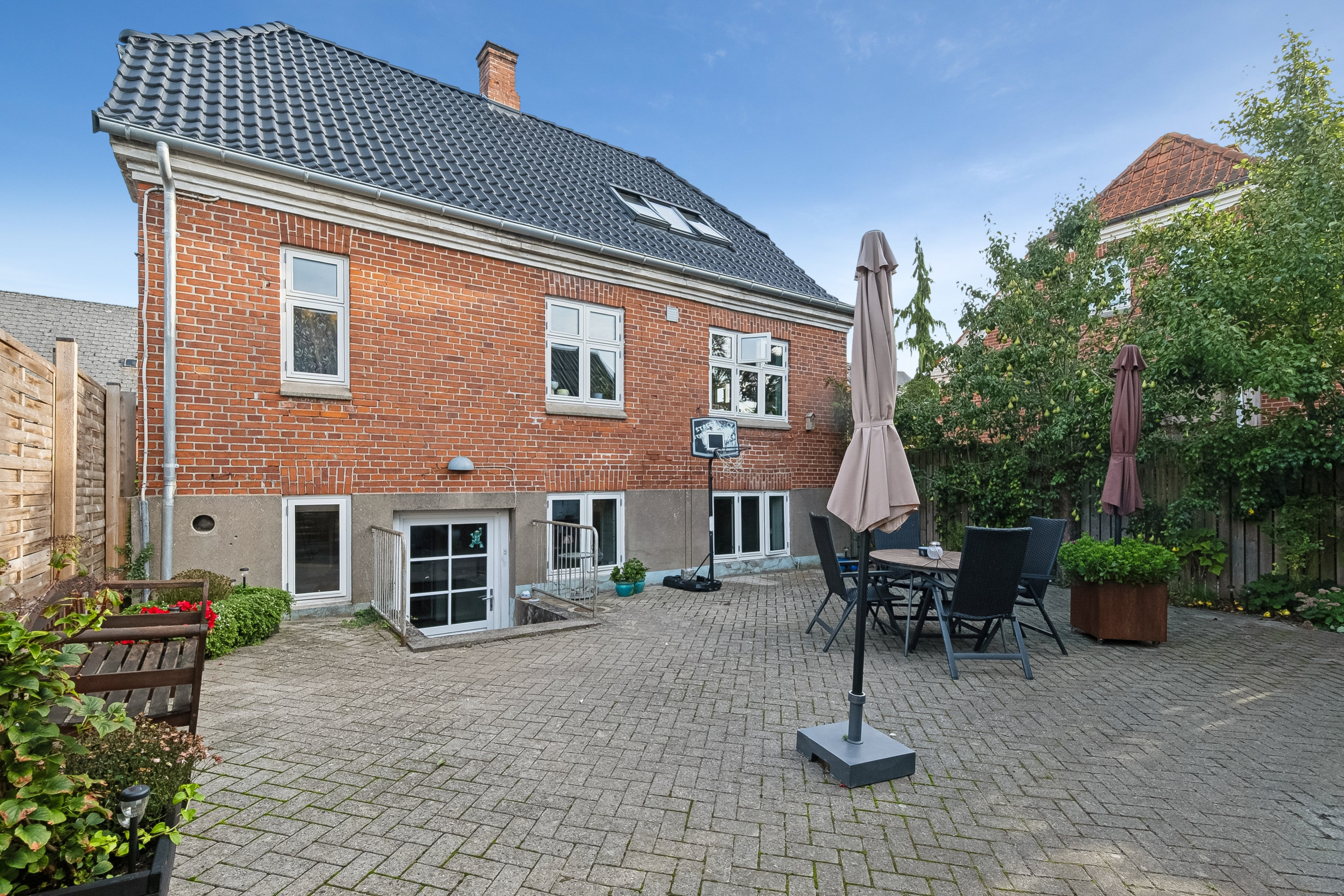 Fremhævet terrasse billede i fuldskærmstilstand. Billede af Østergade 36, Allested, 5672 Broby