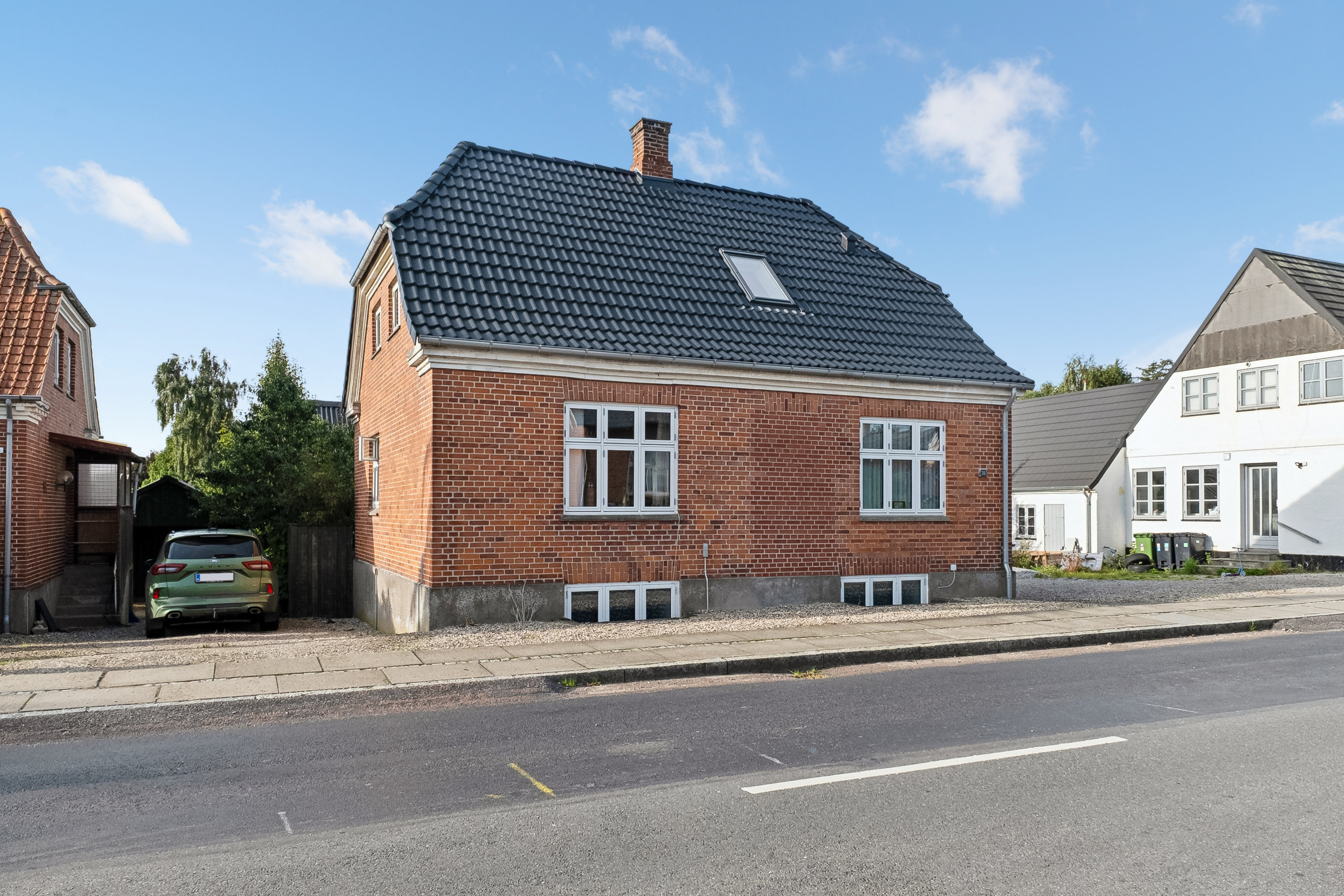 Fremhævet facade billede i fuldskærmstilstand. Billede af Østergade 36, Allested, 5672 Broby