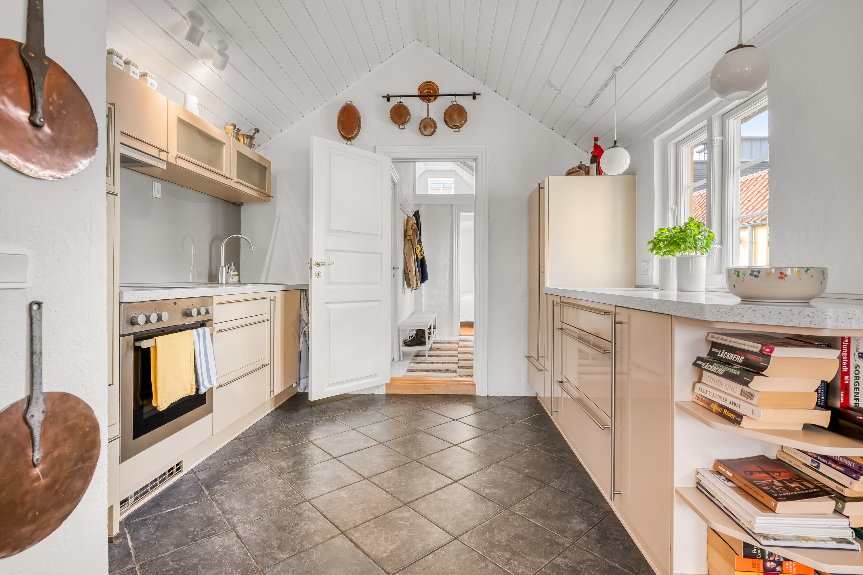 Fremhævet køkken billede i fuldskærmstilstand. Billede af V Strandsbjerg 9, 6950 Ringkøbing