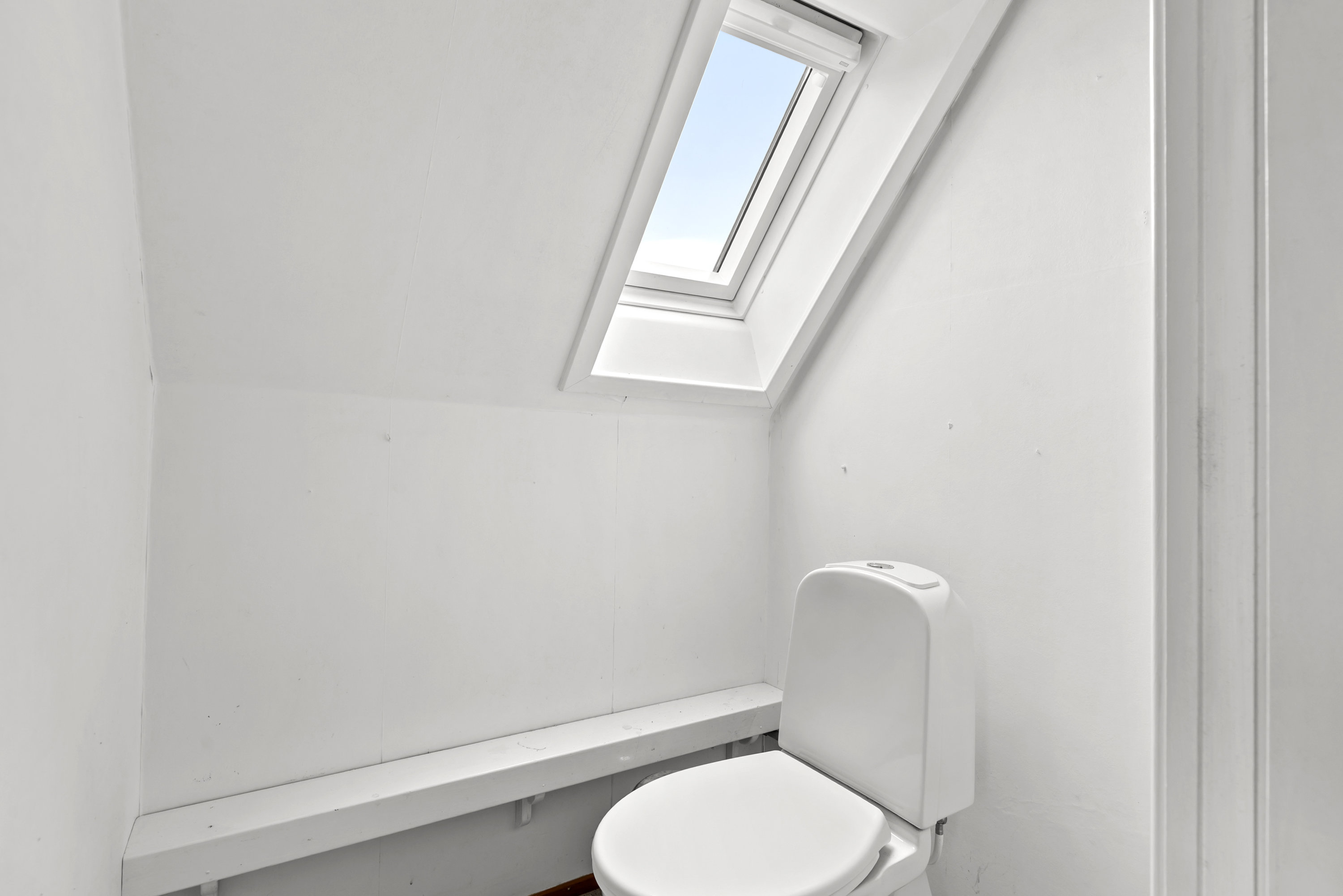 Fremhævet toilet billede i fuldskærmstilstand. Billede af Valentin Jensensvej 22, 4400 Kalundborg