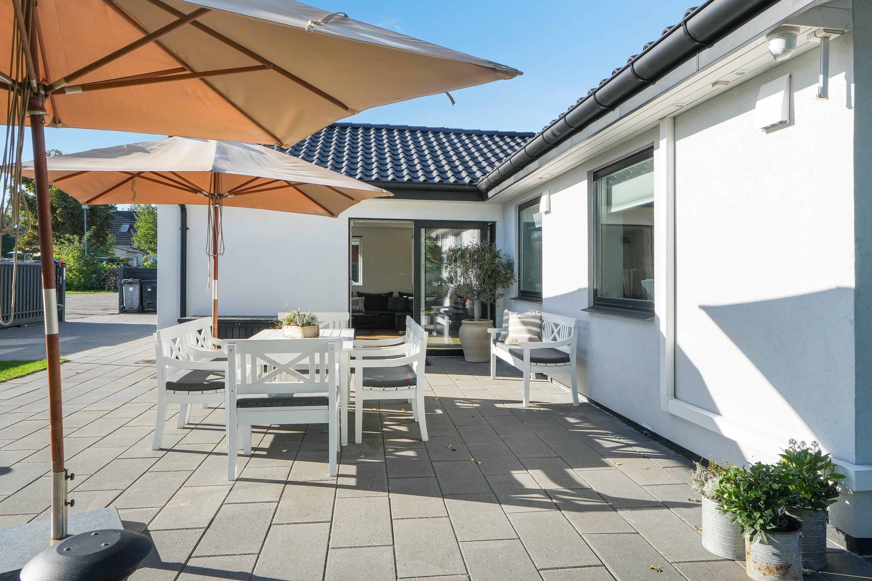 Miniaturebillede 1: overdækket terrasse. Billede af Lokesvej 3, 2635 Ishøj