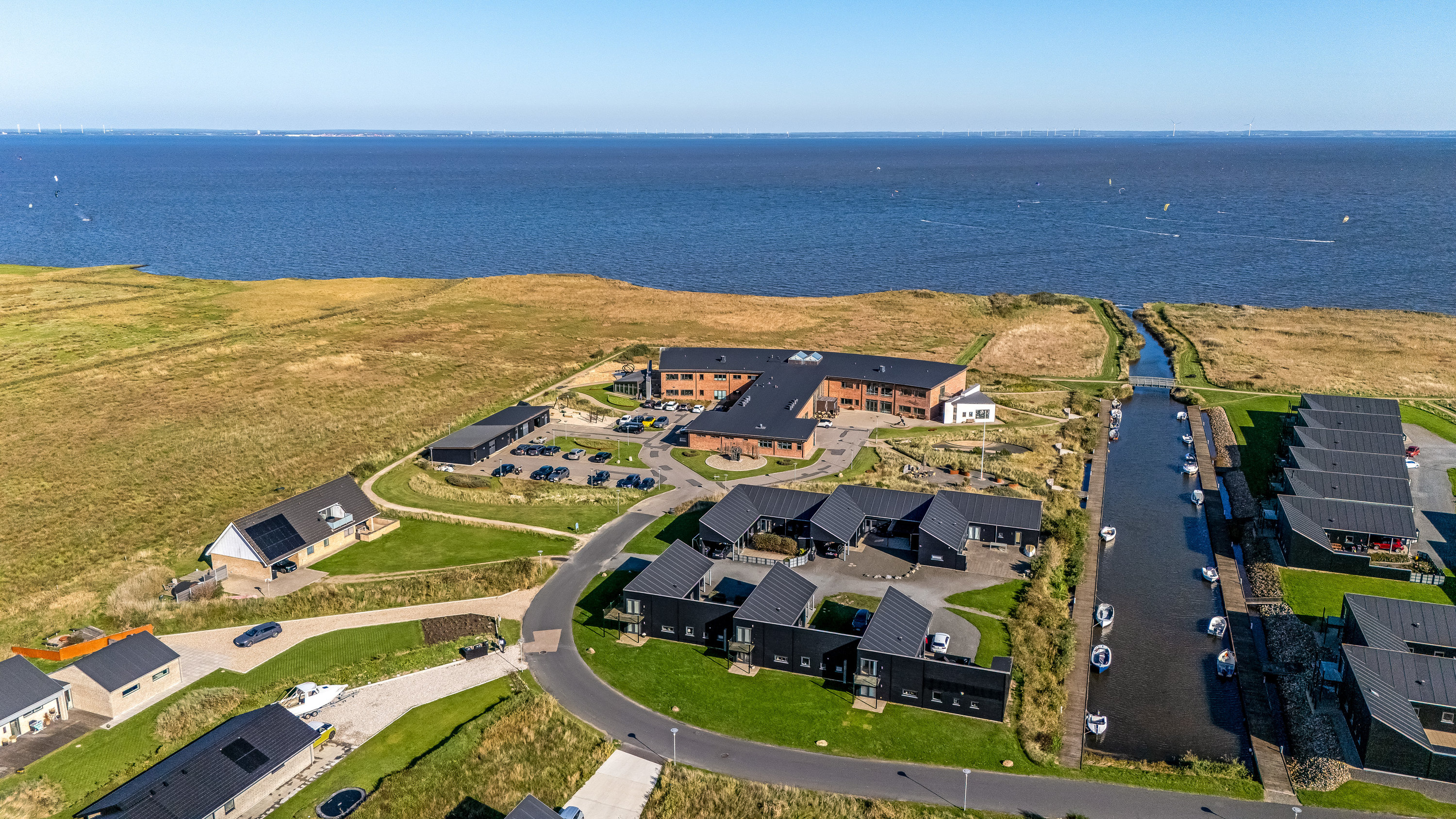 Fremhævet luftfoto billede i fuldskærmstilstand. Billede af Fjordengen 27, Hvide Sande, 6960 Hvide Sande
