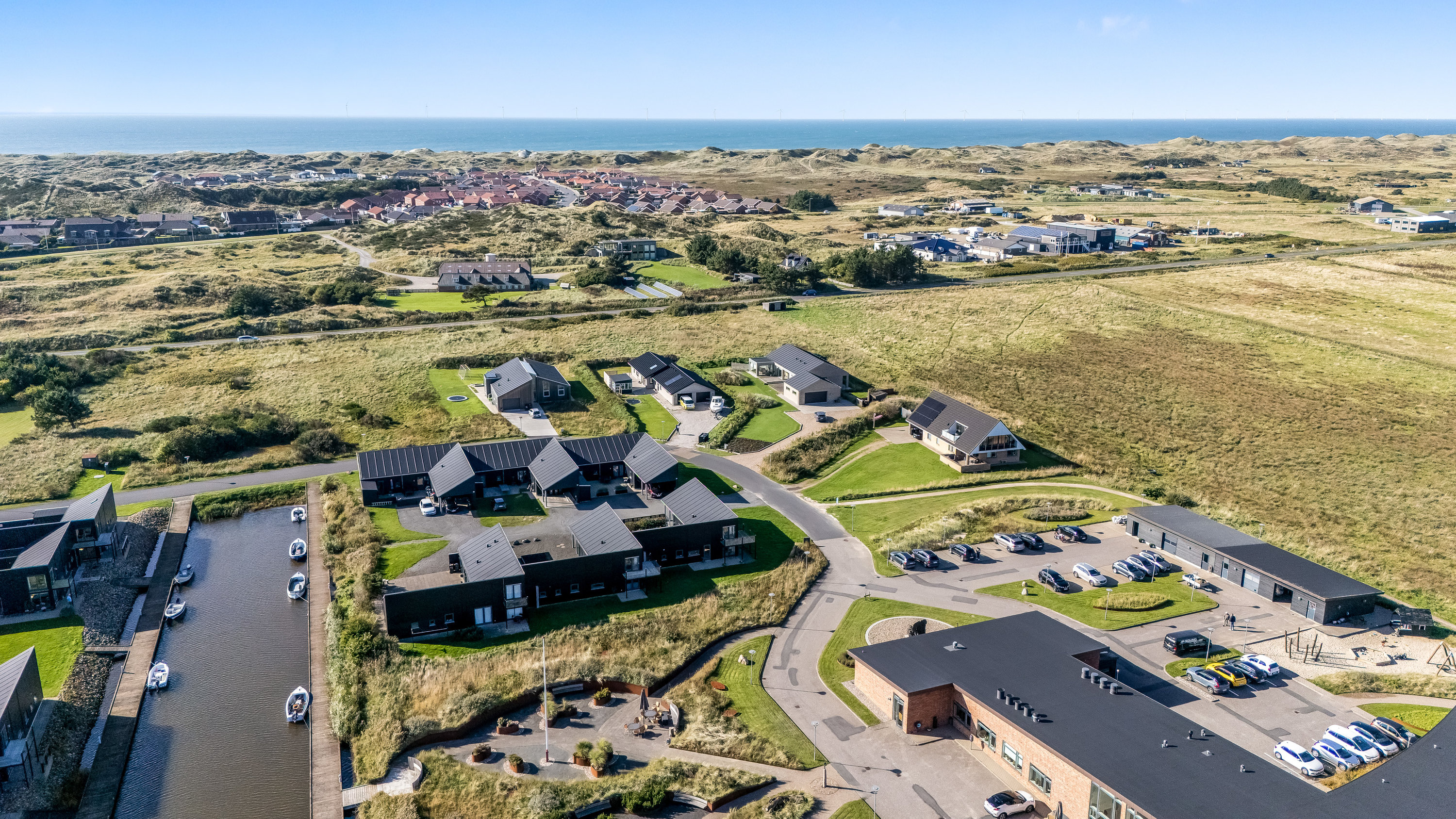 Fremhævet luftfoto billede i fuldskærmstilstand. Billede af Fjordengen 27, Hvide Sande, 6960 Hvide Sande